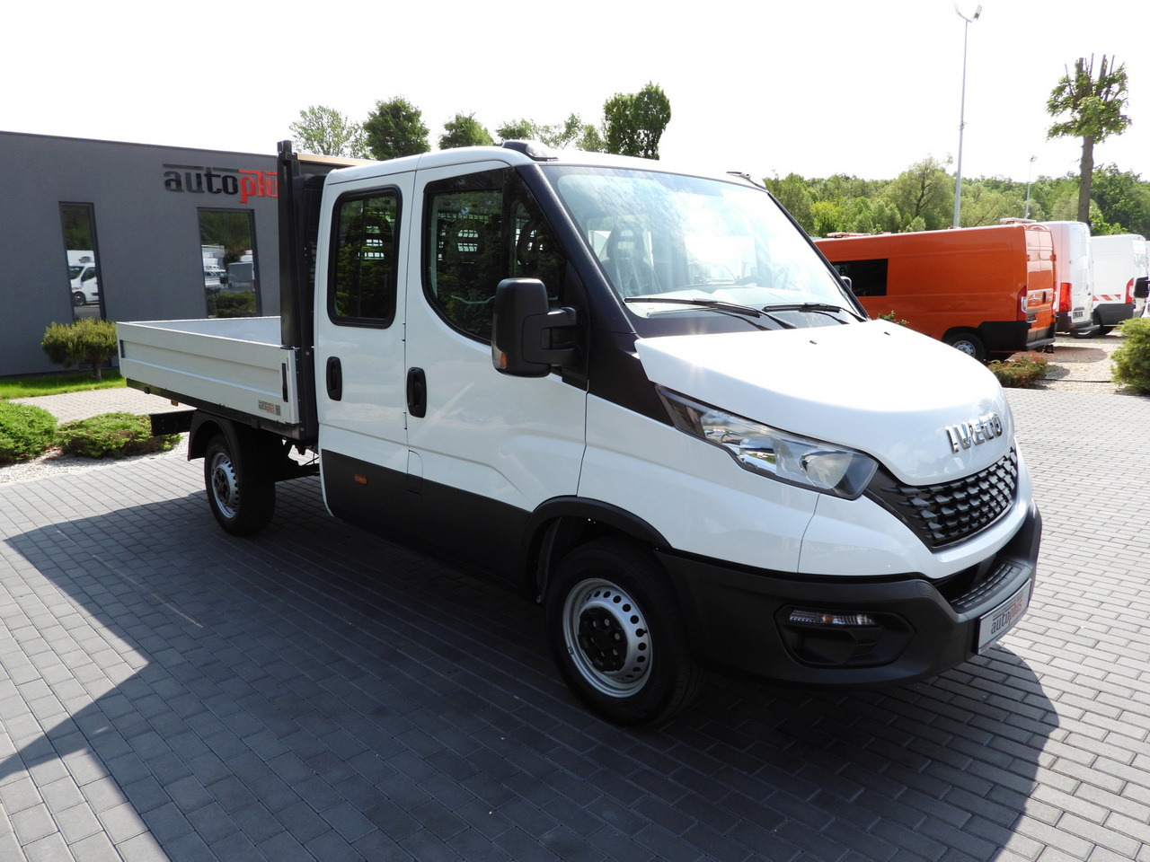 IVECO DAILY 35S12 STAKE BODY DOUBLE CABIN DOKA 7 SEATS AIR CONDITIONING 120HP - Xe tải van: hình 4 IVECO DAILY 35S12 STAKE BODY DOUBLE CABIN DOKA 7 SEATS AIR CONDITIONING 120HP - Xe tải van: hình 4