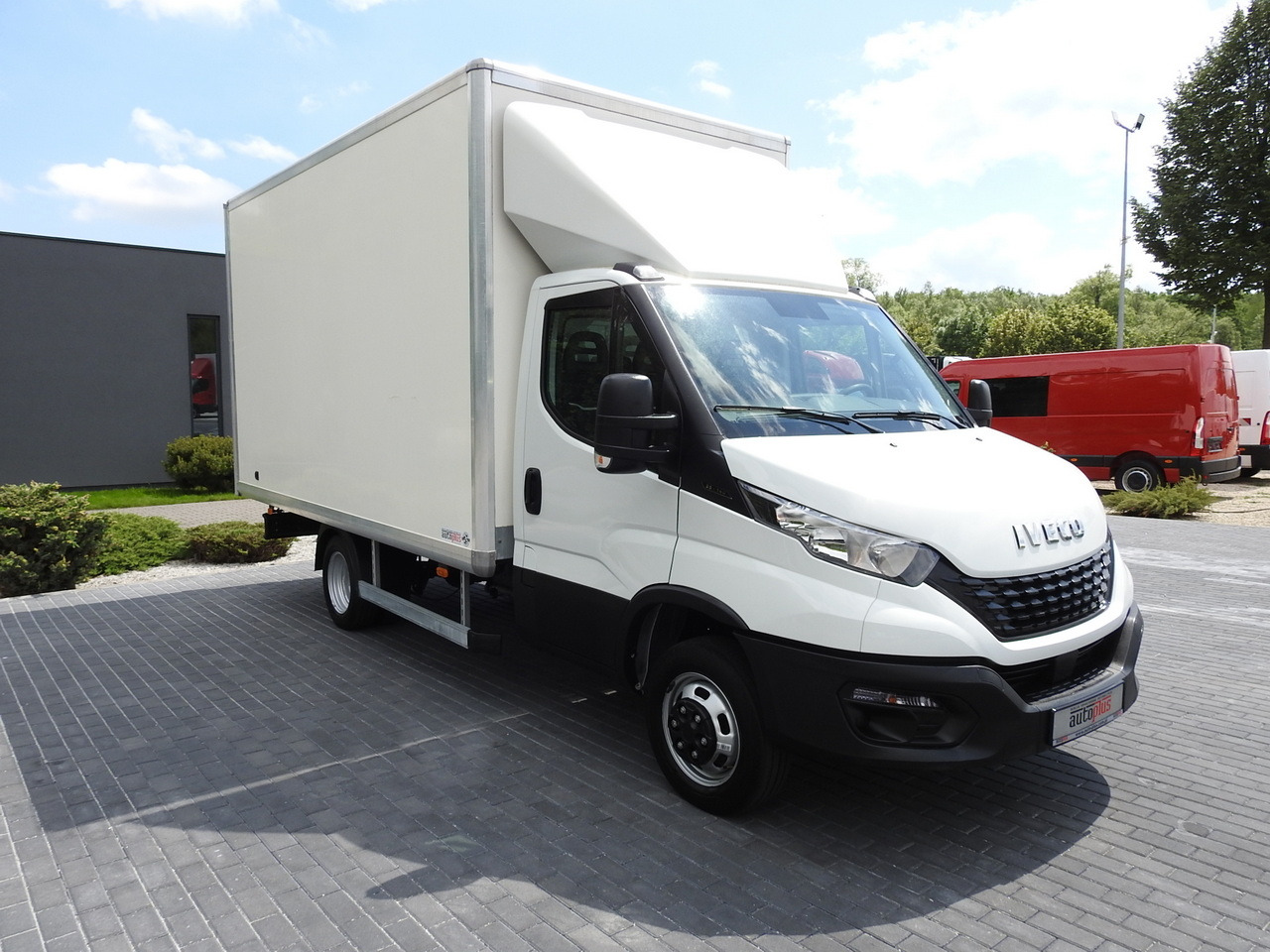 IVECO DAILY 35S14 8 PALLETS CRUISE CONTROL TWIN WHEELS AIR CONDITIONING 140HP - Xe tải nhỏ thùng kín: hình 4 IVECO DAILY 35S14 8 PALLETS CRUISE CONTROL TWIN WHEELS AIR CONDITIONING 140HP - Xe tải nhỏ thùng kín: hình 4