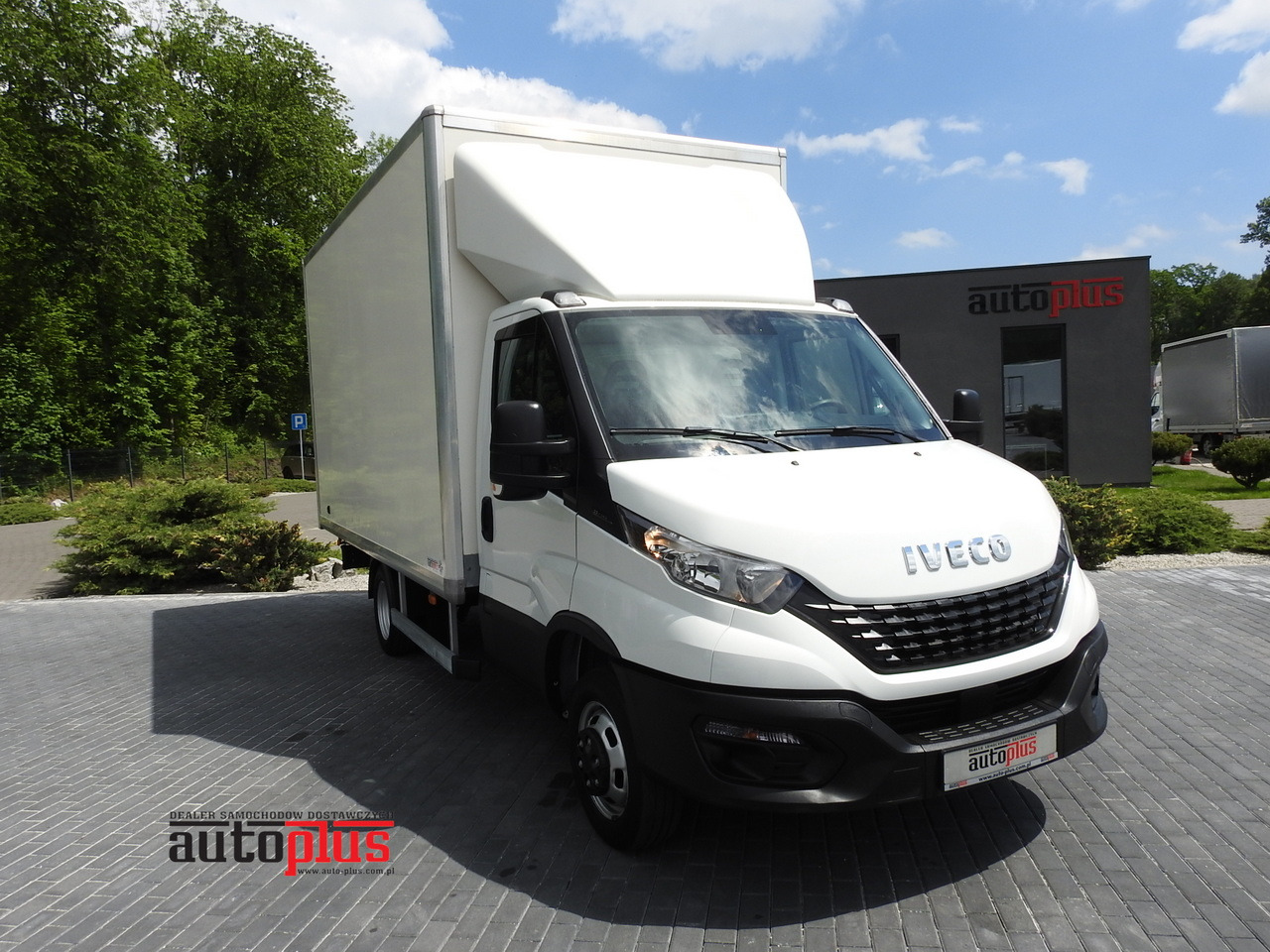IVECO DAILY 35S14 8 PALLETS CRUISE CONTROL TWIN WHEELS AIR CONDITIONING 140HP - Xe tải nhỏ thùng kín: hình 1 IVECO DAILY 35S14 8 PALLETS CRUISE CONTROL TWIN WHEELS AIR CONDITIONING 140HP - Xe tải nhỏ thùng kín: hình 1