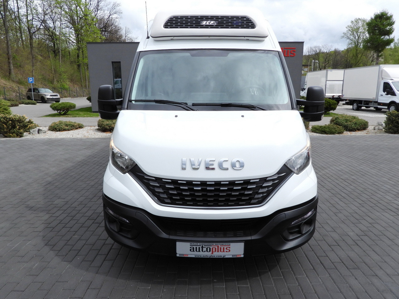 IVECO DAILY 35S14 REFRIGERATOR VAN 0*C POWER SUPPLY 230V CRUISE CONTROL AUTOMATIC TRANSMISSION HI-MATIC AIR CONDITIONING 140HP - Xe van đông lạnh: hình 5 IVECO DAILY 35S14 REFRIGERATOR VAN 0*C POWER SUPPLY 230V CRUISE CONTROL AUTOMATIC TRANSMISSION HI-MATIC AIR CONDITIONING 140HP - Xe van đông lạnh: hình 5