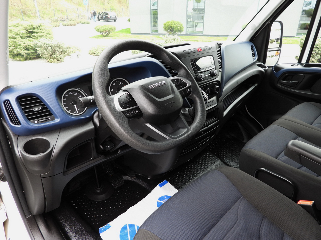 IVECO DAILY 35S14 REFRIGERATOR VAN 0*C POWER SUPPLY 230V CRUISE CONTROL AUTOMATIC TRANSMISSION HI-MATIC AIR CONDITIONING 140HP - Xe van đông lạnh: hình 2 IVECO DAILY 35S14 REFRIGERATOR VAN 0*C POWER SUPPLY 230V CRUISE CONTROL AUTOMATIC TRANSMISSION HI-MATIC AIR CONDITIONING 140HP - Xe van đông lạnh: hình 2