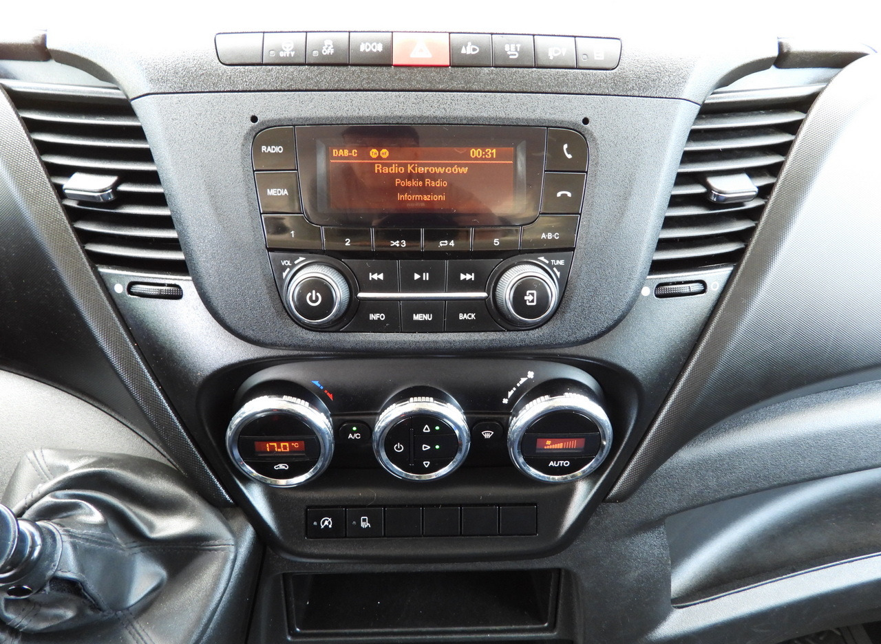 Xe tải van IVECO DAILY 35S14 STAKE BODY DOUBLE CABIN DOKA 7 SEATS CRUISE CONTROL AIR CONDITIONING 135HP: hình 31 Xe tải van IVECO DAILY 35S14 STAKE BODY DOUBLE CABIN DOKA 7 SEATS CRUISE CONTROL AIR CONDITIONING 135HP: hình 31