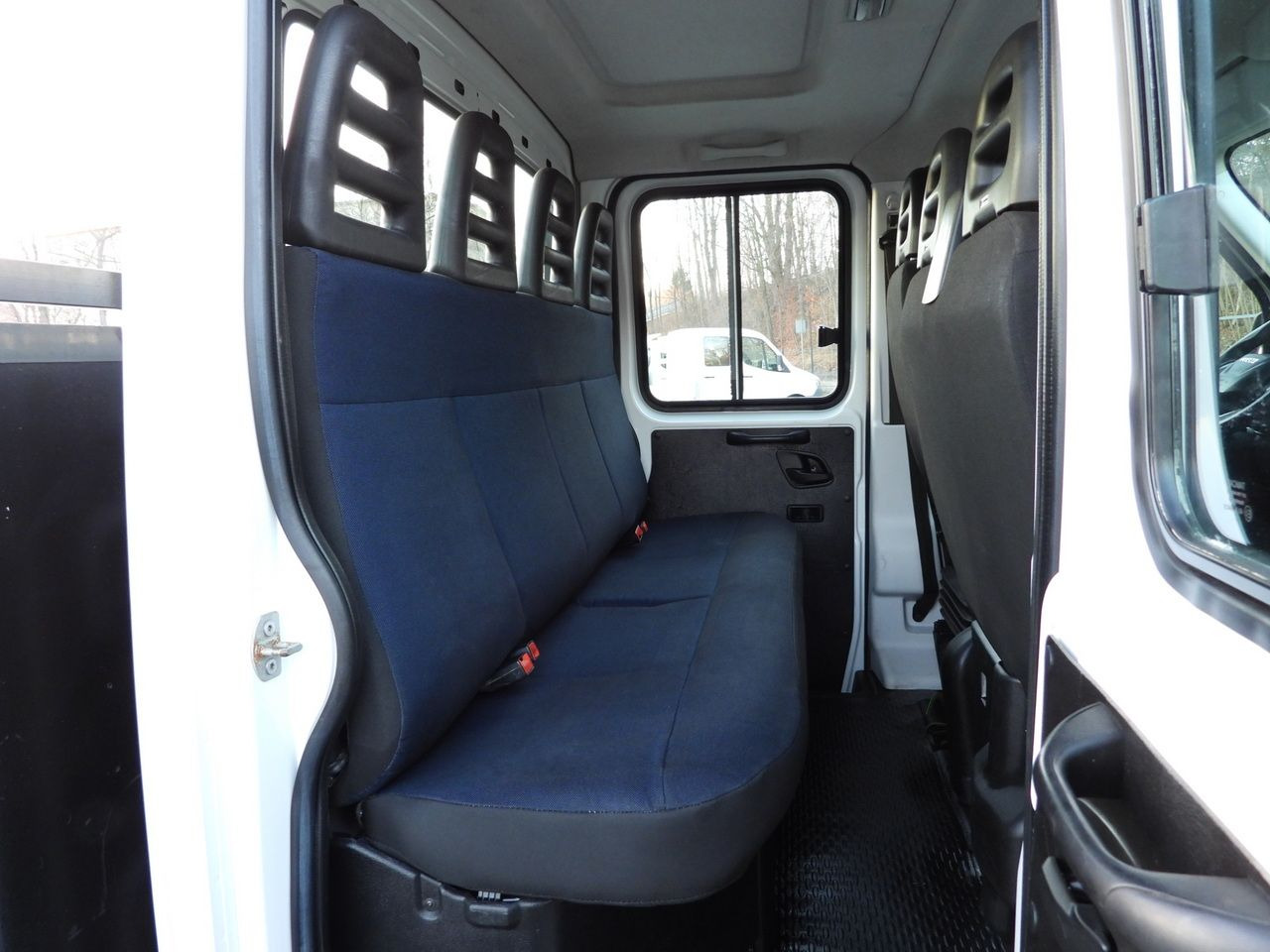 Xe tải van IVECO DAILY 35S14 STAKE BODY DOUBLE CABIN DOKA 7 SEATS CRUISE CONTROL AIR CONDITIONING 140HP: hình 29 Xe tải van IVECO DAILY 35S14 STAKE BODY DOUBLE CABIN DOKA 7 SEATS CRUISE CONTROL AIR CONDITIONING 140HP: hình 29