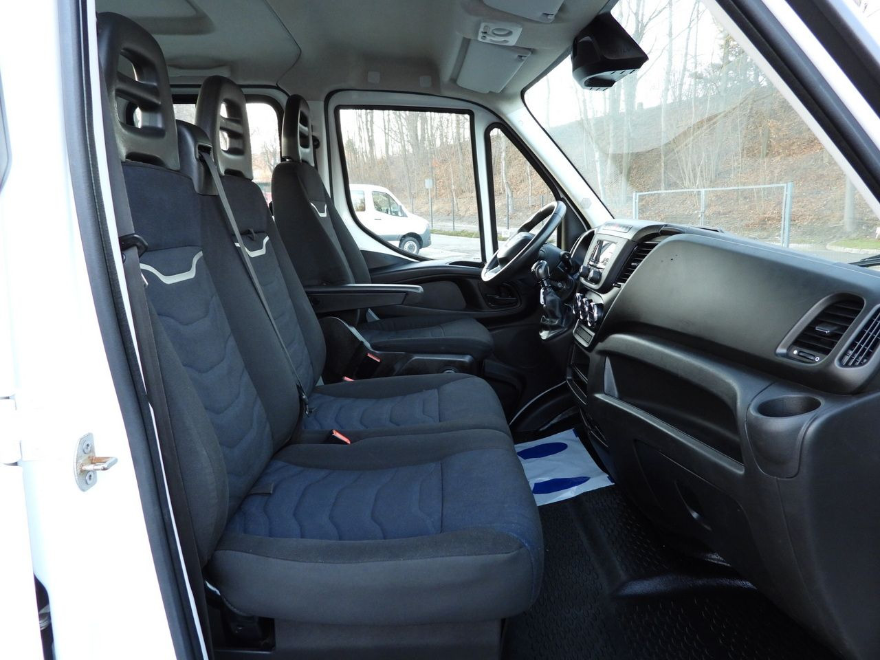 Xe tải van IVECO DAILY 35S14 STAKE BODY DOUBLE CABIN DOKA 7 SEATS CRUISE CONTROL AIR CONDITIONING 140HP: hình 27 Xe tải van IVECO DAILY 35S14 STAKE BODY DOUBLE CABIN DOKA 7 SEATS CRUISE CONTROL AIR CONDITIONING 140HP: hình 27