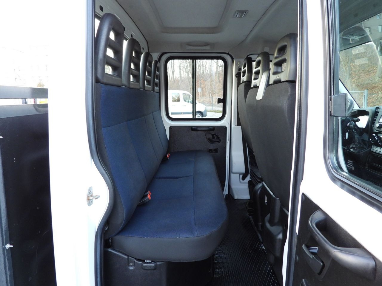 Xe tải van IVECO DAILY 35S14 STAKE BODY DOUBLE CABIN DOKA 7 SEATS CRUISE CONTROL AIR CONDITIONING 140HP: hình 30 Xe tải van IVECO DAILY 35S14 STAKE BODY DOUBLE CABIN DOKA 7 SEATS CRUISE CONTROL AIR CONDITIONING 140HP: hình 30