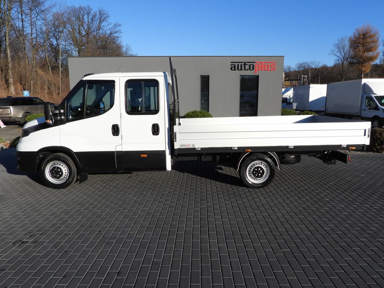 Xe tải van IVECO DAILY 35S14 STAKE BODY DOUBLE CABIN DOKA 7 SEATS CRUISE CONTROL AIR CONDITIONING 140HP: hình 8 Xe tải van IVECO DAILY 35S14 STAKE BODY DOUBLE CABIN DOKA 7 SEATS CRUISE CONTROL AIR CONDITIONING 140HP: hình 8