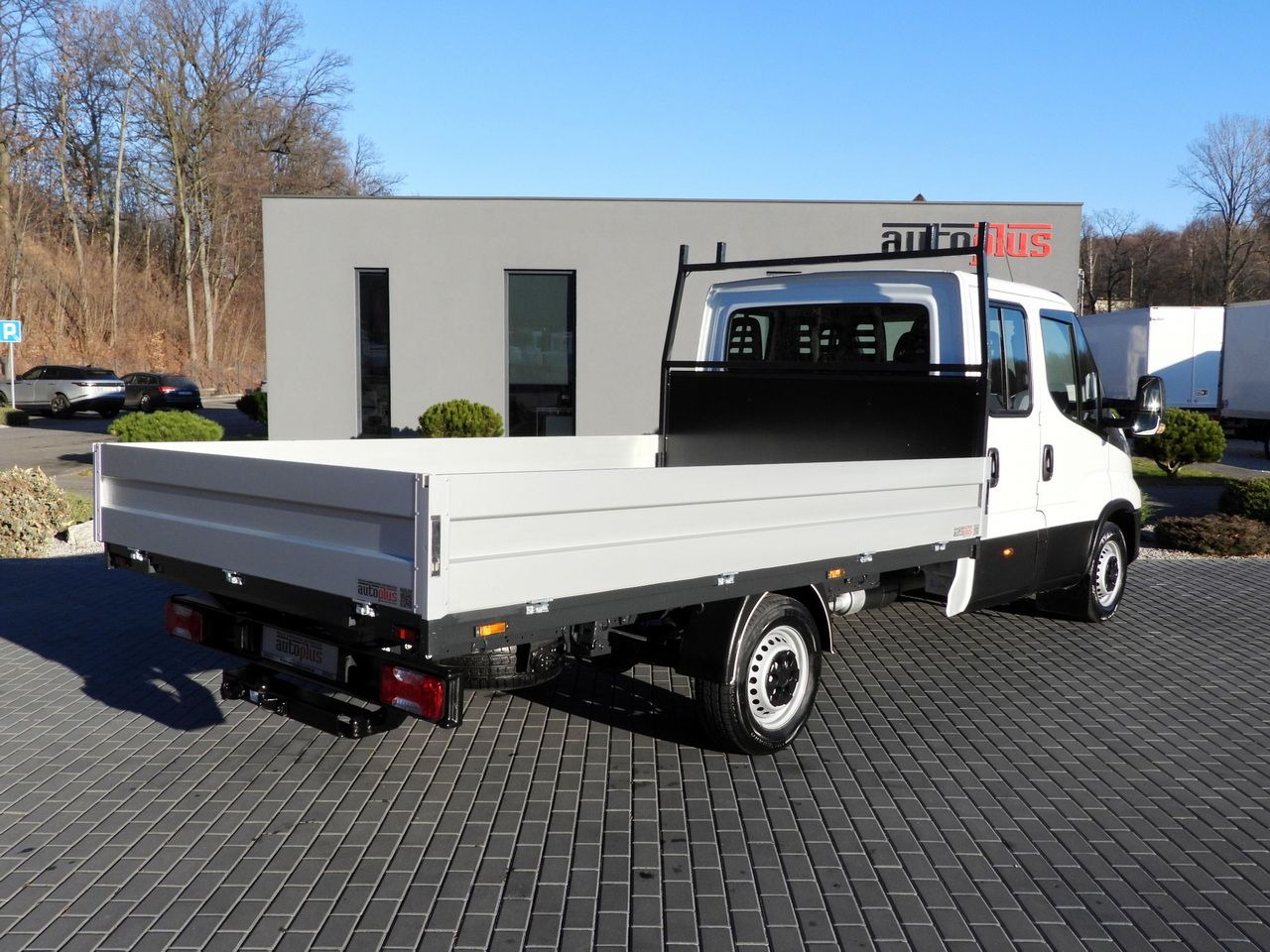 Xe tải van IVECO DAILY 35S14 STAKE BODY DOUBLE CABIN DOKA 7 SEATS CRUISE CONTROL AIR CONDITIONING 140HP: hình 12 Xe tải van IVECO DAILY 35S14 STAKE BODY DOUBLE CABIN DOKA 7 SEATS CRUISE CONTROL AIR CONDITIONING 140HP: hình 12