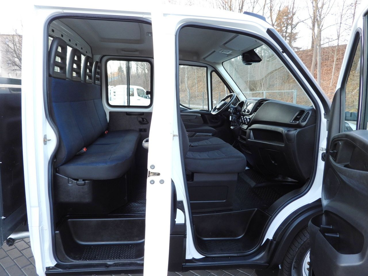 Xe tải van IVECO DAILY 35S14 STAKE BODY DOUBLE CABIN DOKA 7 SEATS CRUISE CONTROL AIR CONDITIONING 140HP: hình 28 Xe tải van IVECO DAILY 35S14 STAKE BODY DOUBLE CABIN DOKA 7 SEATS CRUISE CONTROL AIR CONDITIONING 140HP: hình 28