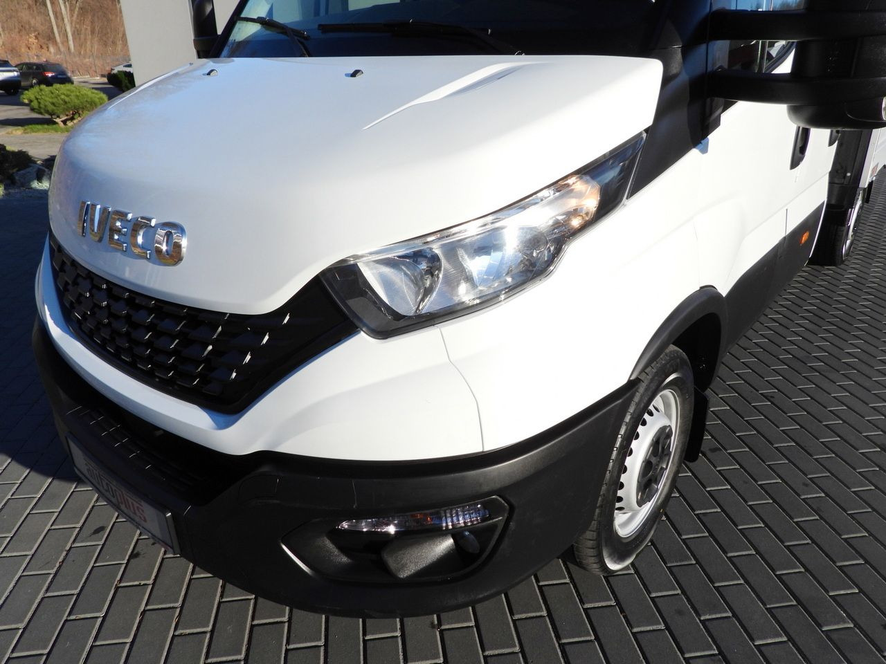 Xe tải van IVECO DAILY 35S14 STAKE BODY DOUBLE CABIN DOKA 7 SEATS CRUISE CONTROL AIR CONDITIONING 140HP: hình 15 Xe tải van IVECO DAILY 35S14 STAKE BODY DOUBLE CABIN DOKA 7 SEATS CRUISE CONTROL AIR CONDITIONING 140HP: hình 15