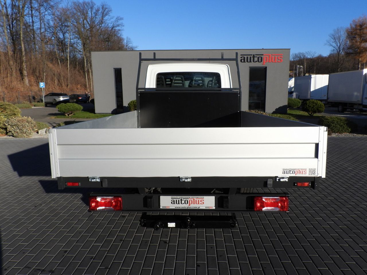 Xe tải van IVECO DAILY 35S14 STAKE BODY DOUBLE CABIN DOKA 7 SEATS CRUISE CONTROL AIR CONDITIONING 140HP: hình 9 Xe tải van IVECO DAILY 35S14 STAKE BODY DOUBLE CABIN DOKA 7 SEATS CRUISE CONTROL AIR CONDITIONING 140HP: hình 9