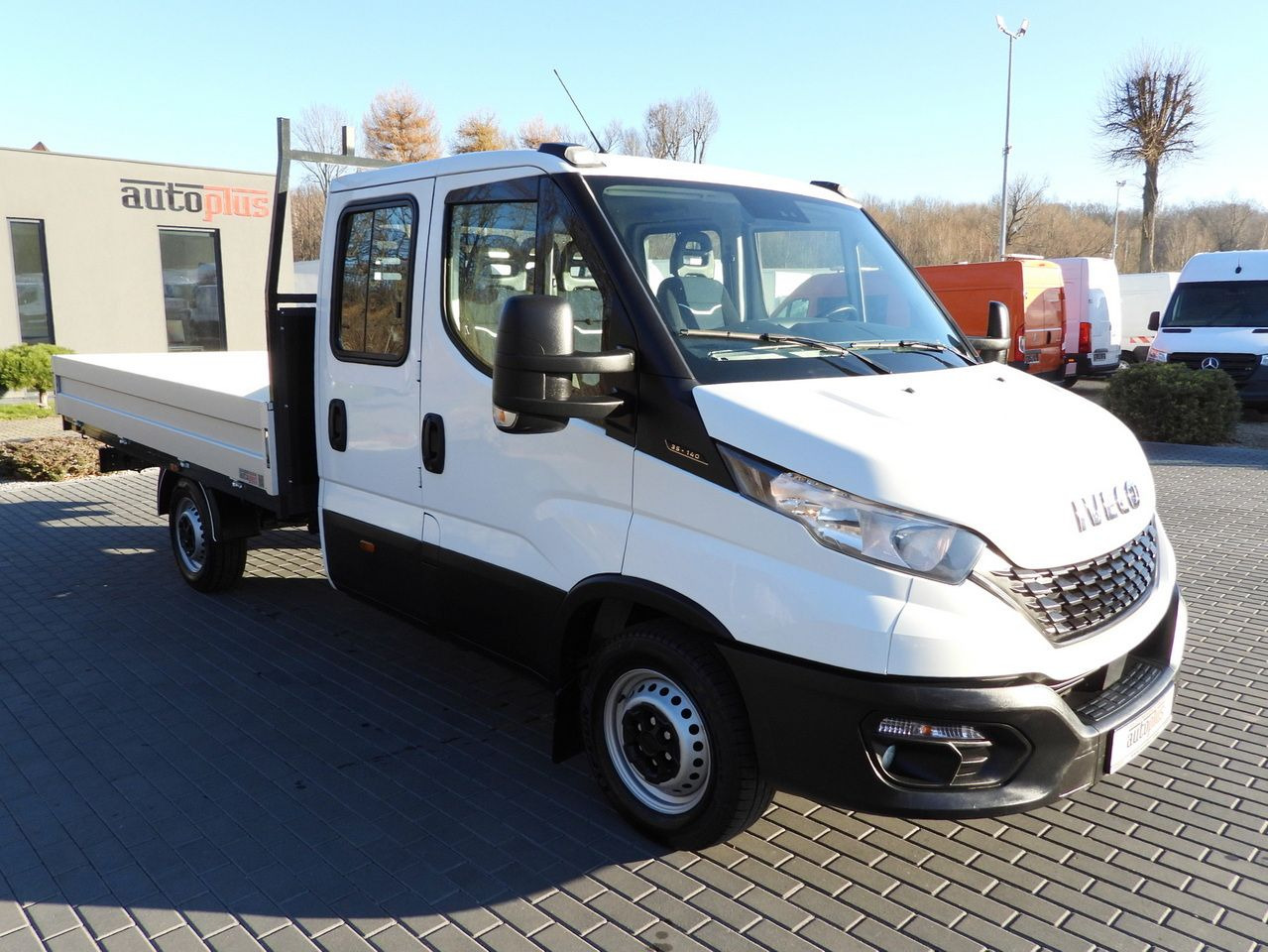 IVECO DAILY 35S14 STAKE BODY DOUBLE CABIN DOKA 7 SEATS CRUISE CONTROL AIR CONDITIONING 140HP - Xe tải van: hình 4 IVECO DAILY 35S14 STAKE BODY DOUBLE CABIN DOKA 7 SEATS CRUISE CONTROL AIR CONDITIONING 140HP - Xe tải van: hình 4