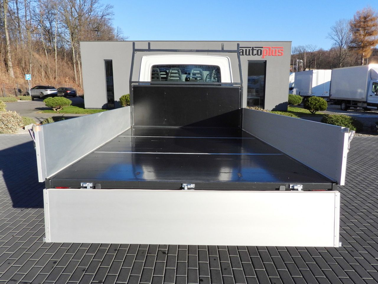 Xe tải van IVECO DAILY 35S14 STAKE BODY DOUBLE CABIN DOKA 7 SEATS CRUISE CONTROL AIR CONDITIONING 140HP: hình 10 Xe tải van IVECO DAILY 35S14 STAKE BODY DOUBLE CABIN DOKA 7 SEATS CRUISE CONTROL AIR CONDITIONING 140HP: hình 10