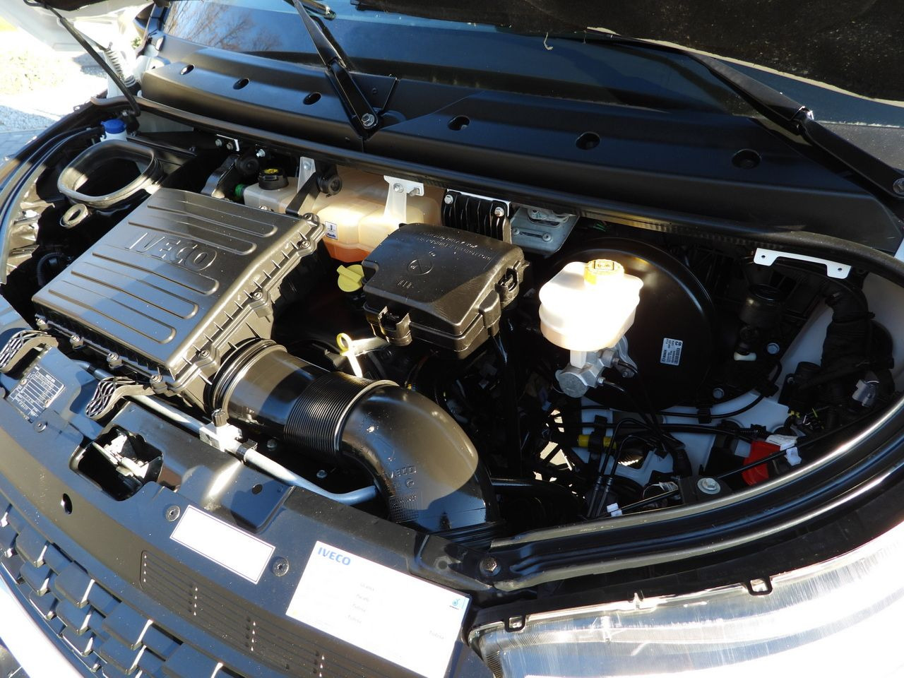 Xe tải van IVECO DAILY 35S14 STAKE BODY DOUBLE CABIN DOKA 7 SEATS CRUISE CONTROL AIR CONDITIONING 140HP: hình 17 Xe tải van IVECO DAILY 35S14 STAKE BODY DOUBLE CABIN DOKA 7 SEATS CRUISE CONTROL AIR CONDITIONING 140HP: hình 17