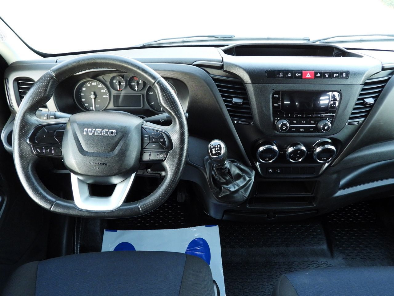 Xe tải van IVECO DAILY 35S14 STAKE BODY DOUBLE CABIN DOKA 7 SEATS CRUISE CONTROL AIR CONDITIONING 140HP: hình 21 Xe tải van IVECO DAILY 35S14 STAKE BODY DOUBLE CABIN DOKA 7 SEATS CRUISE CONTROL AIR CONDITIONING 140HP: hình 21