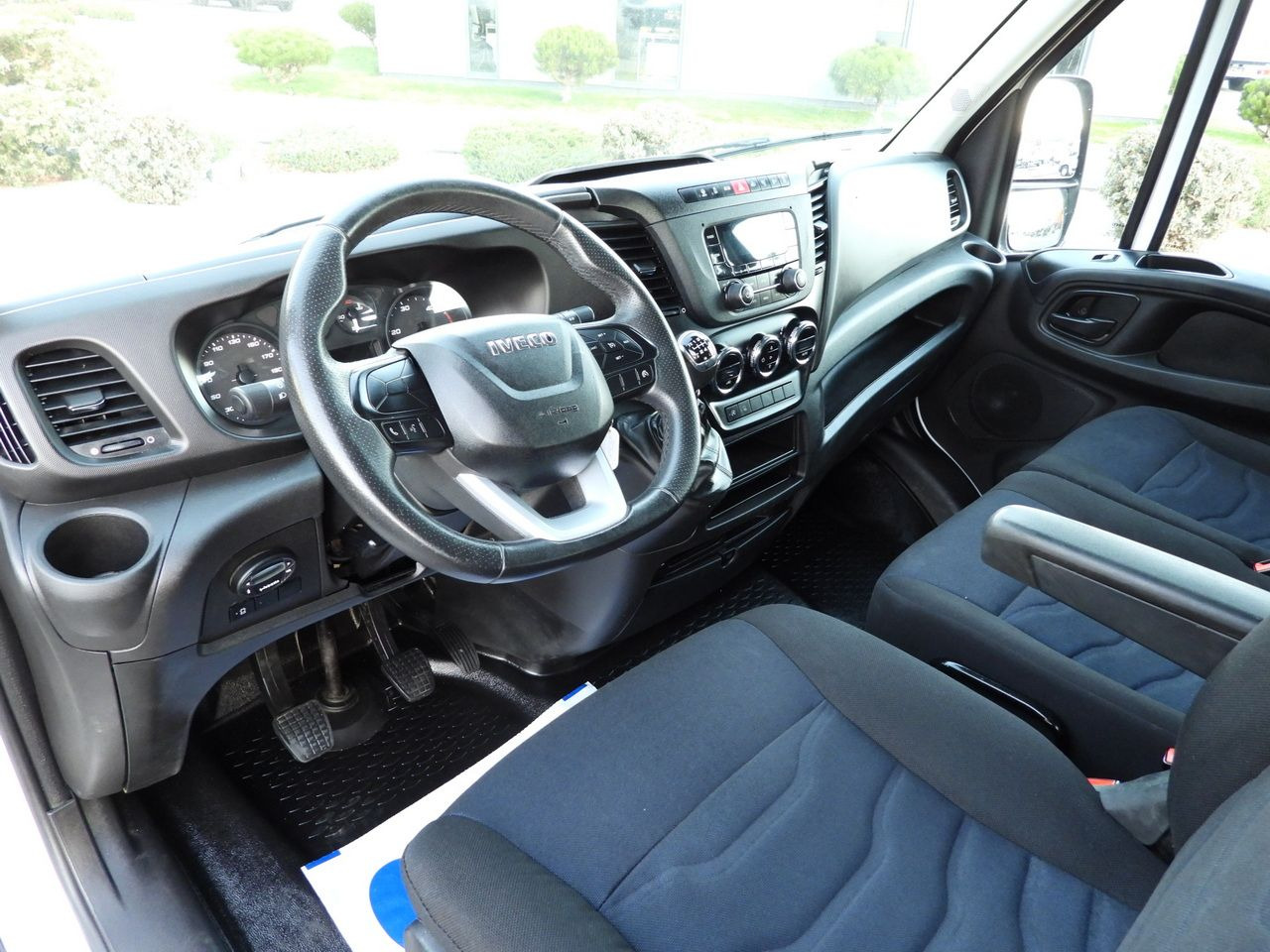IVECO DAILY 35S14 STAKE BODY DOUBLE CABIN DOKA 7 SEATS CRUISE CONTROL AIR CONDITIONING 140HP - Xe tải van: hình 2 IVECO DAILY 35S14 STAKE BODY DOUBLE CABIN DOKA 7 SEATS CRUISE CONTROL AIR CONDITIONING 140HP - Xe tải van: hình 2