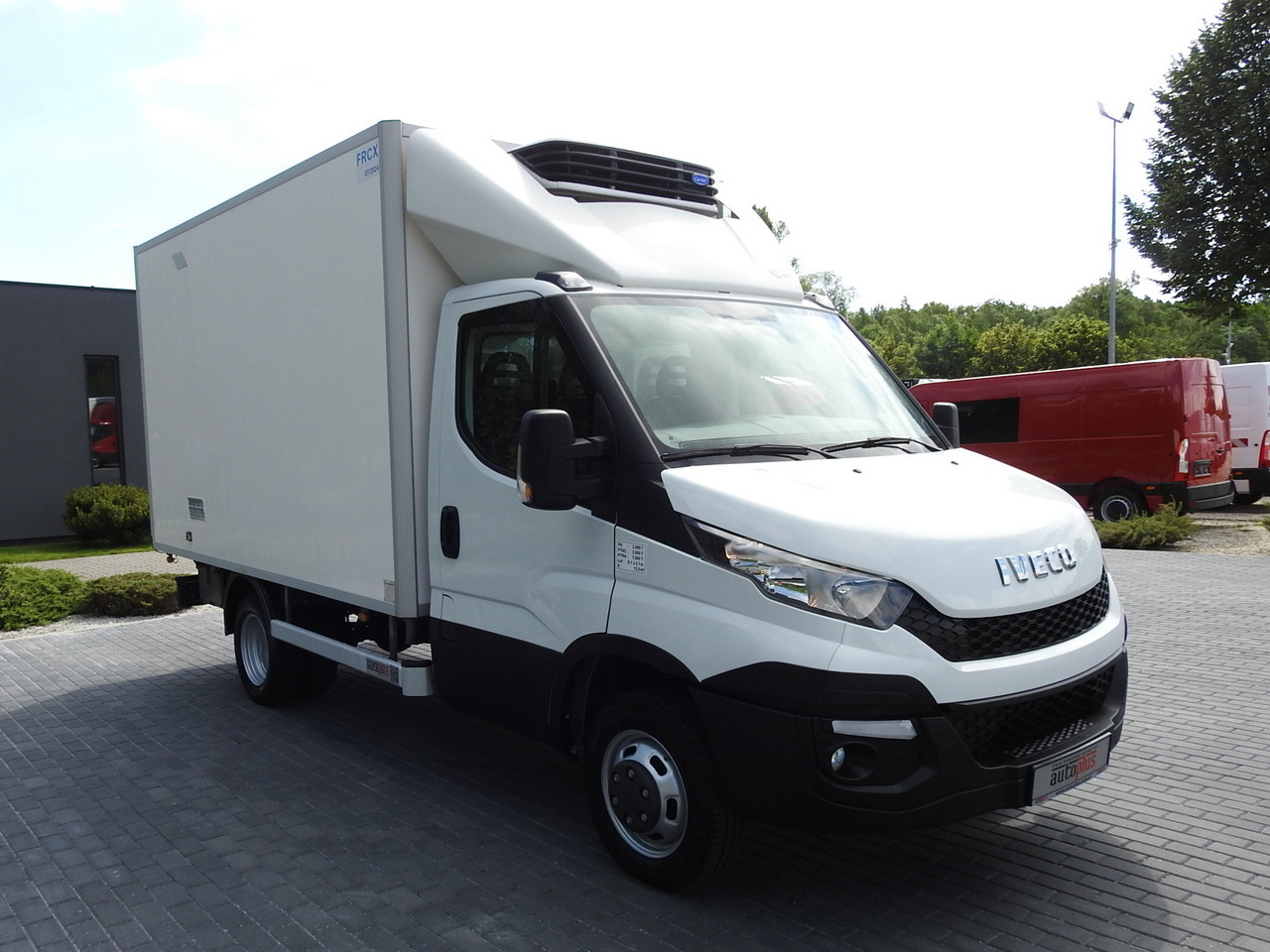 IVECO DAILY 35S15 REGRIGERATOR BOX -12*C 8 PALLETS CRUISE CONTROL TWIN WHEELS AIR CONDITIONING 150HP - Xe van đông lạnh: hình 4 IVECO DAILY 35S15 REGRIGERATOR BOX -12*C 8 PALLETS CRUISE CONTROL TWIN WHEELS AIR CONDITIONING 150HP - Xe van đông lạnh: hình 4