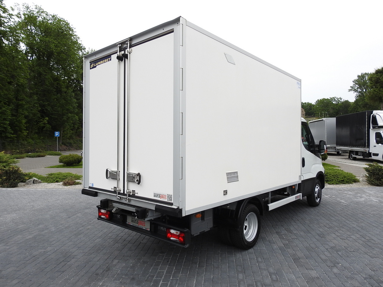 IVECO DAILY 35S15 REGRIGERATOR BOX -12*C 8 PALLETS CRUISE CONTROL TWIN WHEELS AIR CONDITIONING 150HP - Xe van đông lạnh: hình 3 IVECO DAILY 35S15 REGRIGERATOR BOX -12*C 8 PALLETS CRUISE CONTROL TWIN WHEELS AIR CONDITIONING 150HP - Xe van đông lạnh: hình 3