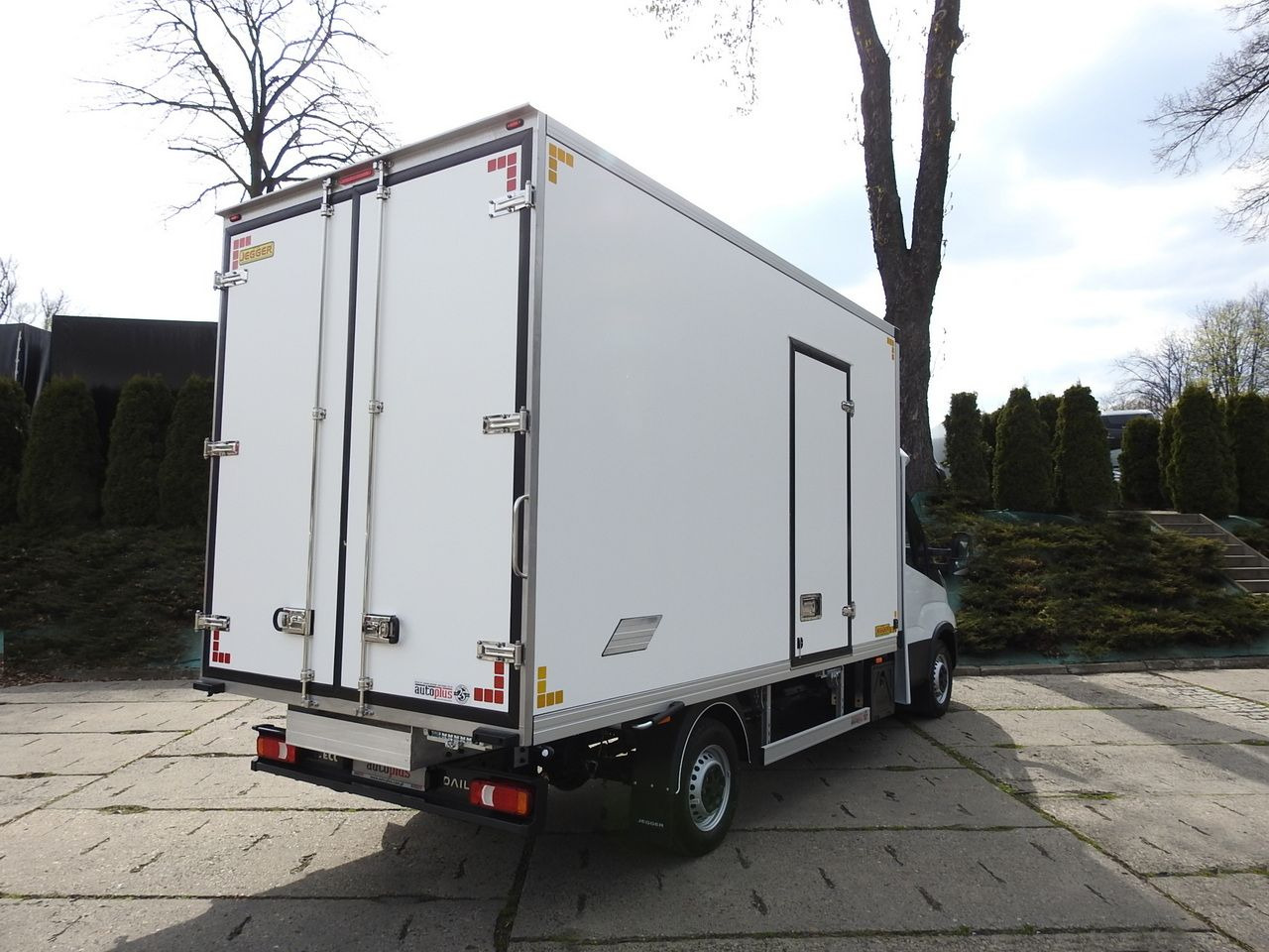 IVECO DAILY 35S16 NEW REGRIGERATOR BOX -10*C 8 PALLETS HEATING FUNCTION POWER SUPPLY 230V CRUISE CONTROL AIR CONDITIONING 160HP - Xe van đông lạnh: hình 3 IVECO DAILY 35S16 NEW REGRIGERATOR BOX -10*C 8 PALLETS HEATING FUNCTION POWER SUPPLY 230V CRUISE CONTROL AIR CONDITIONING 160HP - Xe van đông lạnh: hình 3