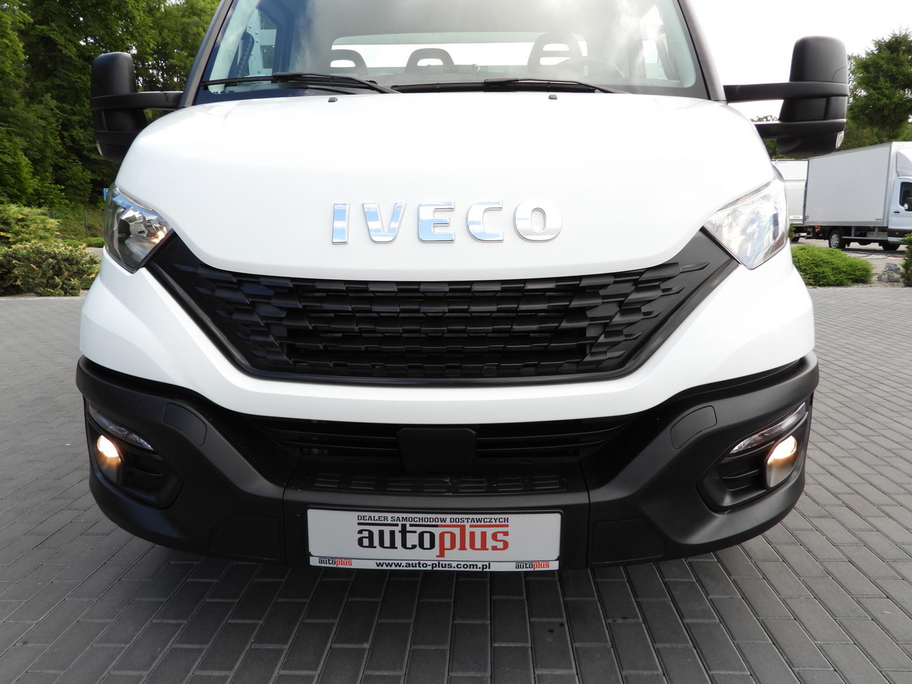 Xe tải nhỏ phẳng IVECO DAILY 35S16 STAKE BODY 10 PALLETS CRUISE CONTROL AIR CONDITIONING 160HP: hình 14 Xe tải nhỏ phẳng IVECO DAILY 35S16 STAKE BODY 10 PALLETS CRUISE CONTROL AIR CONDITIONING 160HP: hình 14