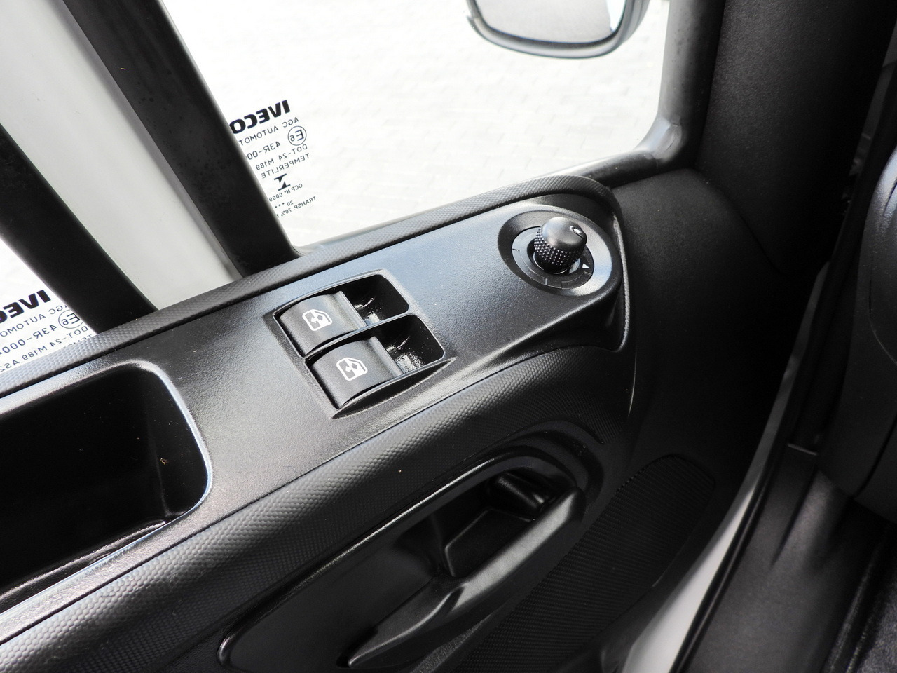 Xe tải nhỏ phẳng IVECO DAILY 35S16 STAKE BODY 10 PALLETS CRUISE CONTROL AIR CONDITIONING 160HP: hình 27 Xe tải nhỏ phẳng IVECO DAILY 35S16 STAKE BODY 10 PALLETS CRUISE CONTROL AIR CONDITIONING 160HP: hình 27