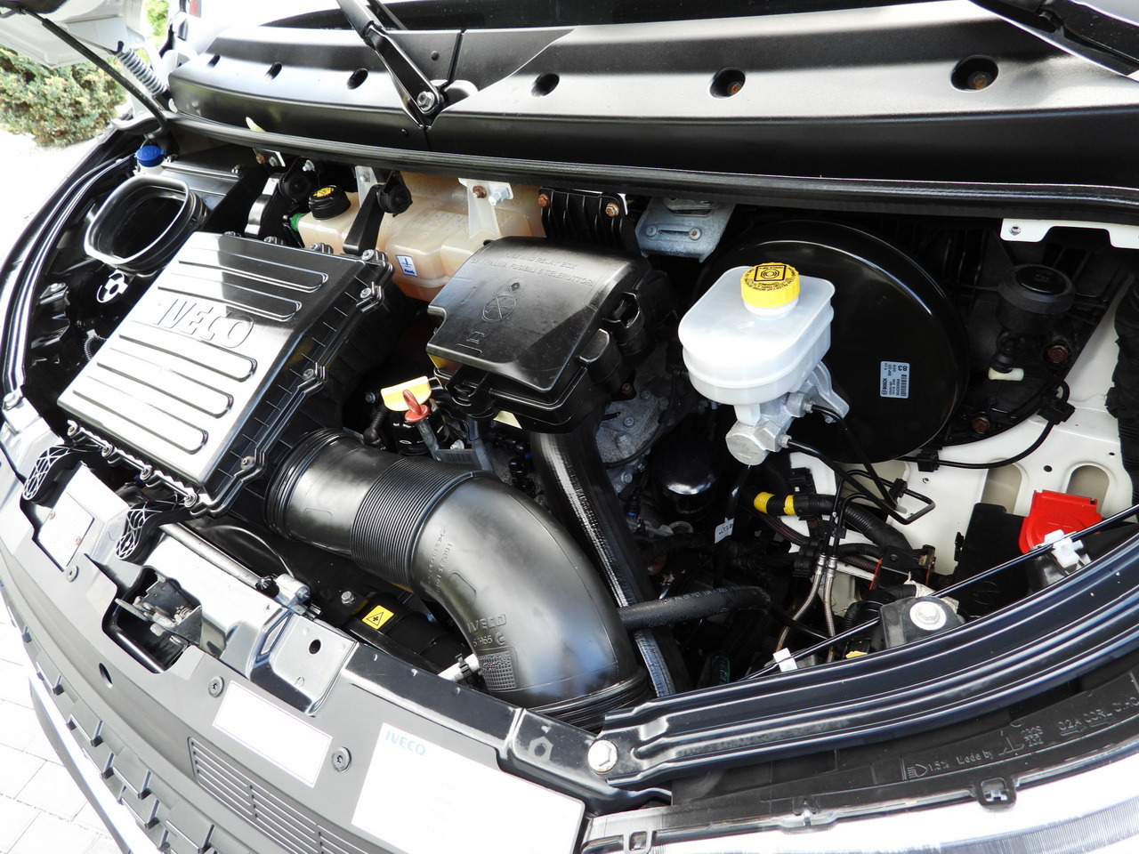 Xe tải nhỏ phẳng IVECO DAILY 35S16 STAKE BODY 10 PALLETS CRUISE CONTROL AIR CONDITIONING 160HP: hình 24 Xe tải nhỏ phẳng IVECO DAILY 35S16 STAKE BODY 10 PALLETS CRUISE CONTROL AIR CONDITIONING 160HP: hình 24