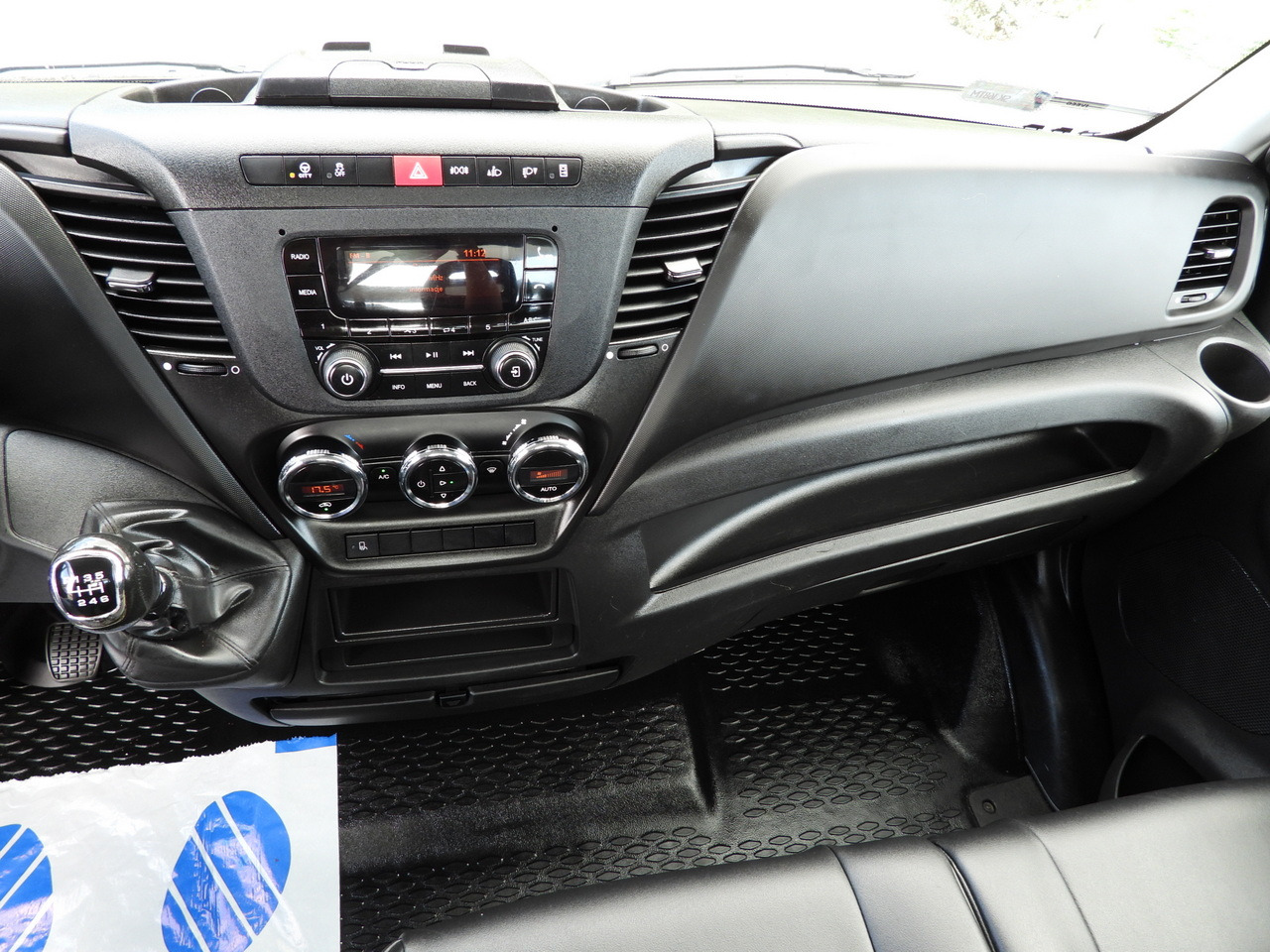 Xe tải nhỏ phẳng IVECO DAILY 35S16 STAKE BODY 10 PALLETS CRUISE CONTROL AIR CONDITIONING 160HP: hình 31 Xe tải nhỏ phẳng IVECO DAILY 35S16 STAKE BODY 10 PALLETS CRUISE CONTROL AIR CONDITIONING 160HP: hình 31