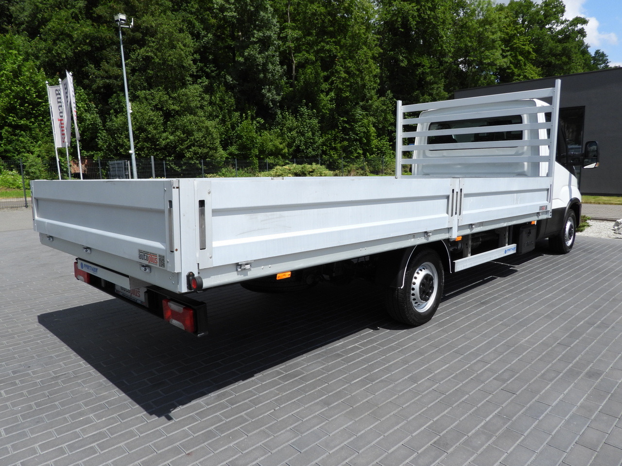 Xe tải nhỏ phẳng IVECO DAILY 35S16 STAKE BODY 10 PALLETS CRUISE CONTROL AIR CONDITIONING 160HP: hình 13 Xe tải nhỏ phẳng IVECO DAILY 35S16 STAKE BODY 10 PALLETS CRUISE CONTROL AIR CONDITIONING 160HP: hình 13