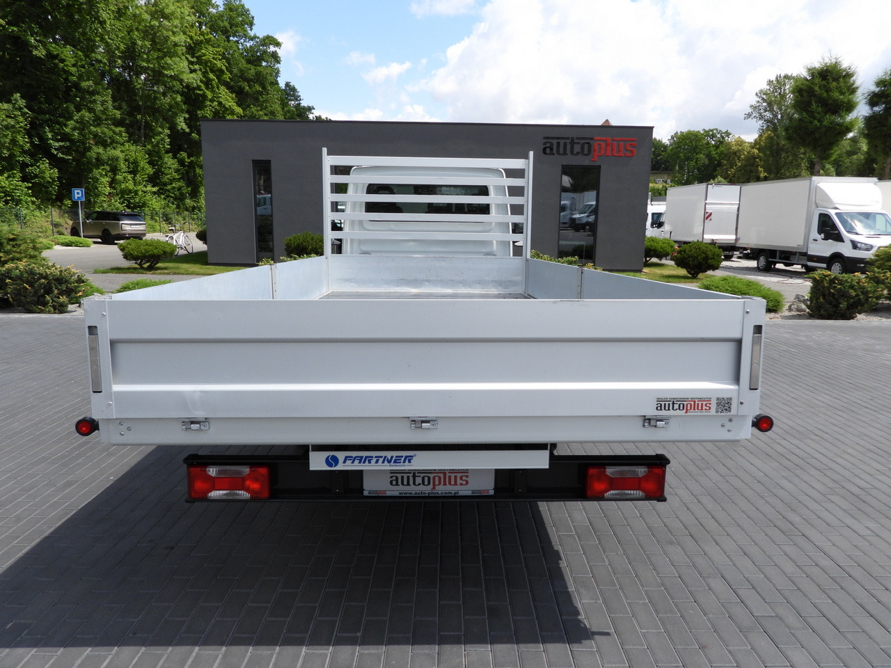 Xe tải nhỏ phẳng IVECO DAILY 35S16 STAKE BODY 10 PALLETS CRUISE CONTROL AIR CONDITIONING 160HP: hình 10 Xe tải nhỏ phẳng IVECO DAILY 35S16 STAKE BODY 10 PALLETS CRUISE CONTROL AIR CONDITIONING 160HP: hình 10