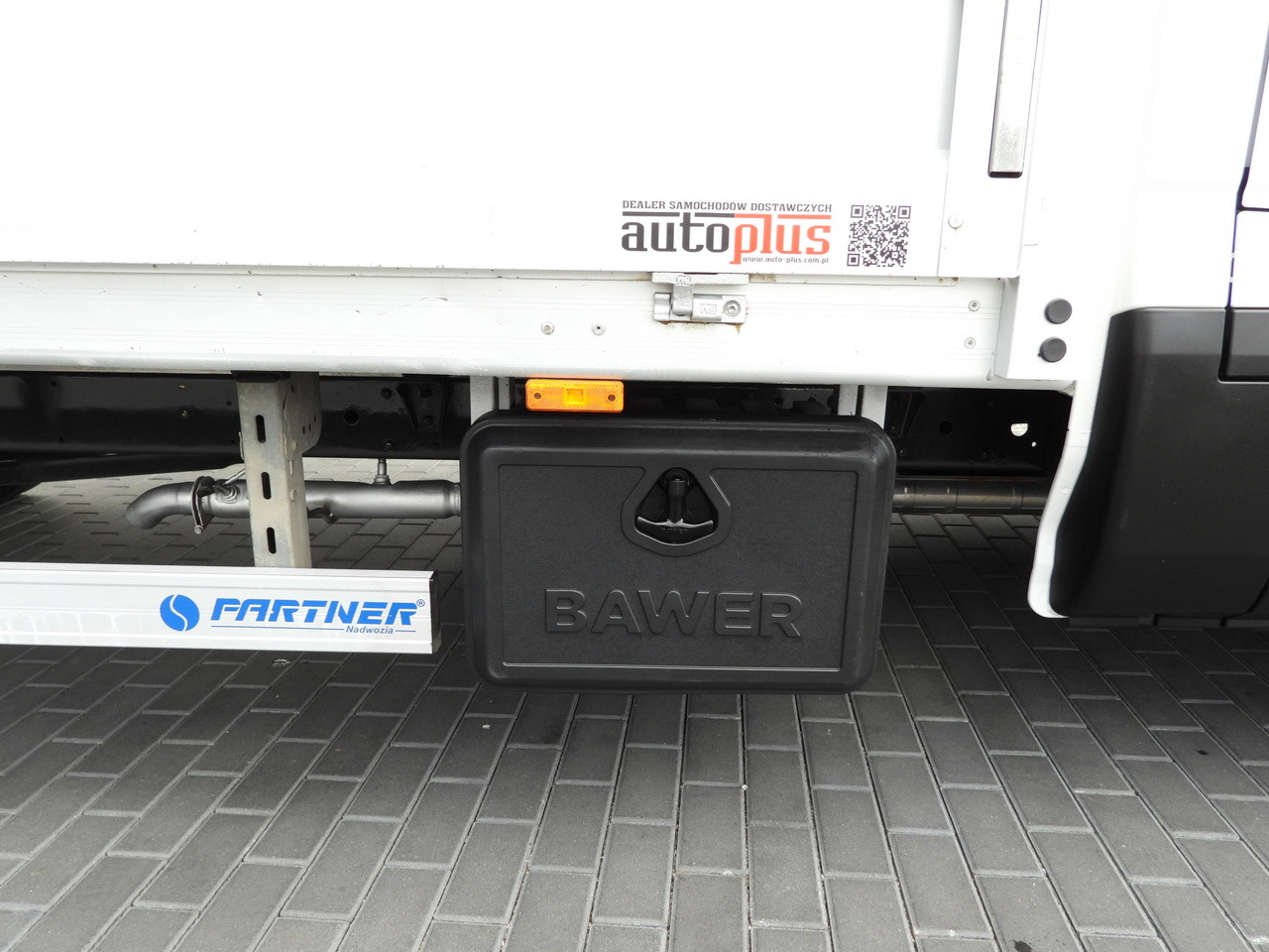 Xe tải nhỏ phẳng IVECO DAILY 35S16 STAKE BODY 10 PALLETS CRUISE CONTROL AIR CONDITIONING 160HP: hình 20 Xe tải nhỏ phẳng IVECO DAILY 35S16 STAKE BODY 10 PALLETS CRUISE CONTROL AIR CONDITIONING 160HP: hình 20