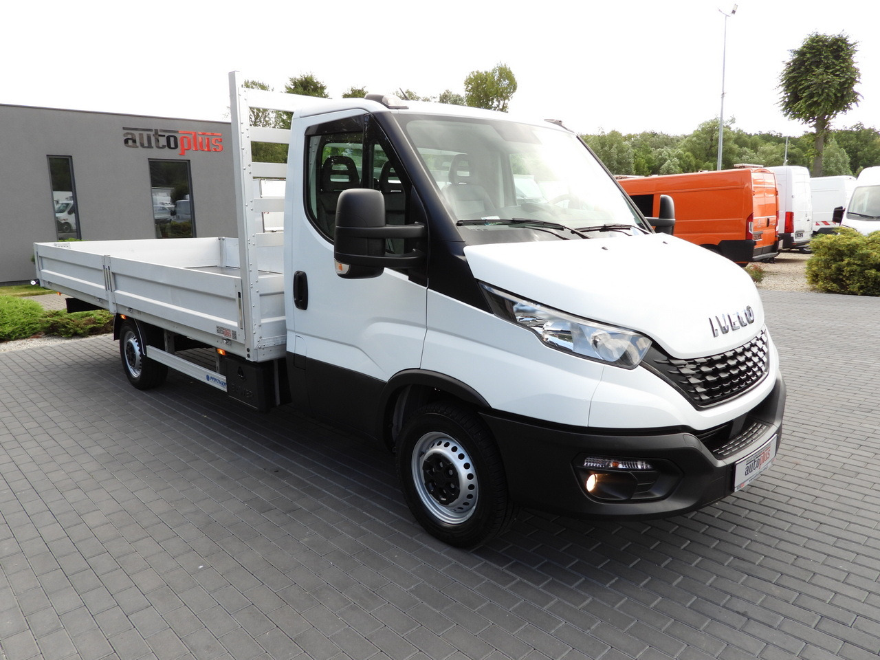IVECO DAILY 35S16 STAKE BODY 10 PALLETS CRUISE CONTROL AIR CONDITIONING 160HP - Xe tải nhỏ phẳng: hình 4 IVECO DAILY 35S16 STAKE BODY 10 PALLETS CRUISE CONTROL AIR CONDITIONING 160HP - Xe tải nhỏ phẳng: hình 4