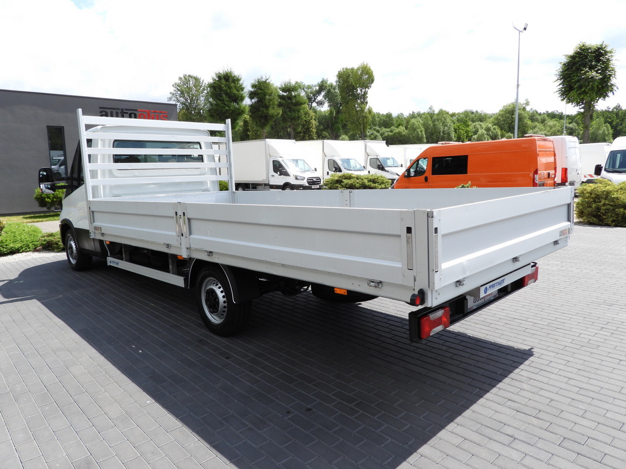 Xe tải nhỏ phẳng IVECO DAILY 35S16 STAKE BODY 10 PALLETS CRUISE CONTROL AIR CONDITIONING 160HP: hình 9 Xe tải nhỏ phẳng IVECO DAILY 35S16 STAKE BODY 10 PALLETS CRUISE CONTROL AIR CONDITIONING 160HP: hình 9