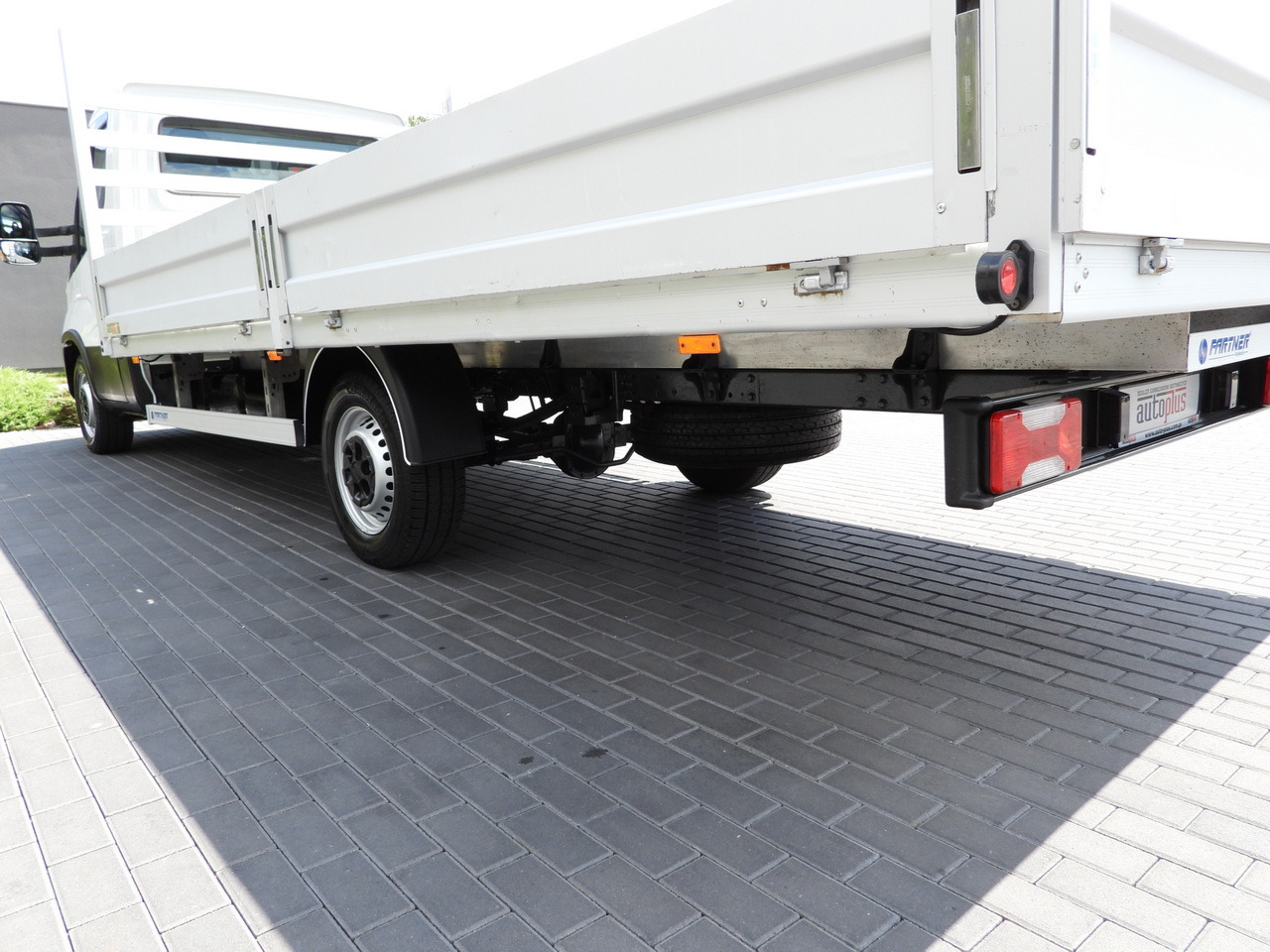 Xe tải nhỏ phẳng IVECO DAILY 35S16 STAKE BODY 10 PALLETS CRUISE CONTROL AIR CONDITIONING 160HP: hình 15 Xe tải nhỏ phẳng IVECO DAILY 35S16 STAKE BODY 10 PALLETS CRUISE CONTROL AIR CONDITIONING 160HP: hình 15