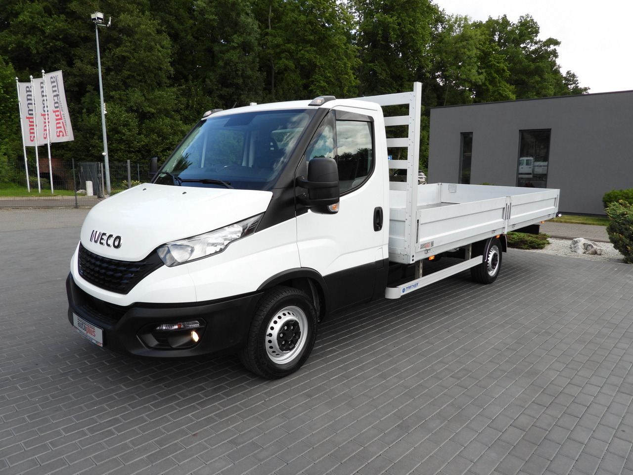 Xe tải nhỏ phẳng IVECO DAILY 35S16 STAKE BODY 10 PALLETS CRUISE CONTROL AIR CONDITIONING 160HP: hình 6 Xe tải nhỏ phẳng IVECO DAILY 35S16 STAKE BODY 10 PALLETS CRUISE CONTROL AIR CONDITIONING 160HP: hình 6