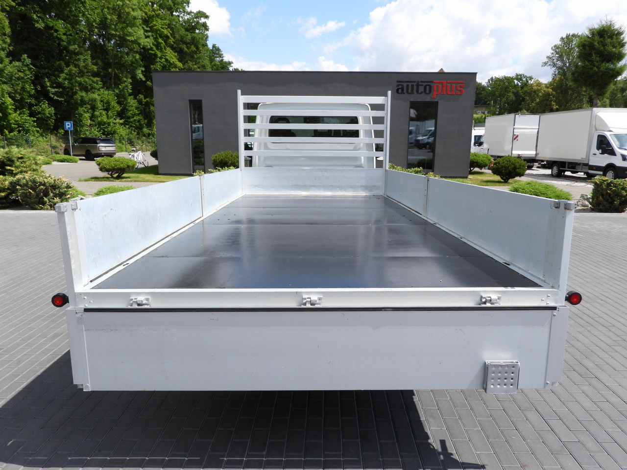 Xe tải nhỏ phẳng IVECO DAILY 35S16 STAKE BODY 10 PALLETS CRUISE CONTROL AIR CONDITIONING 160HP: hình 11 Xe tải nhỏ phẳng IVECO DAILY 35S16 STAKE BODY 10 PALLETS CRUISE CONTROL AIR CONDITIONING 160HP: hình 11