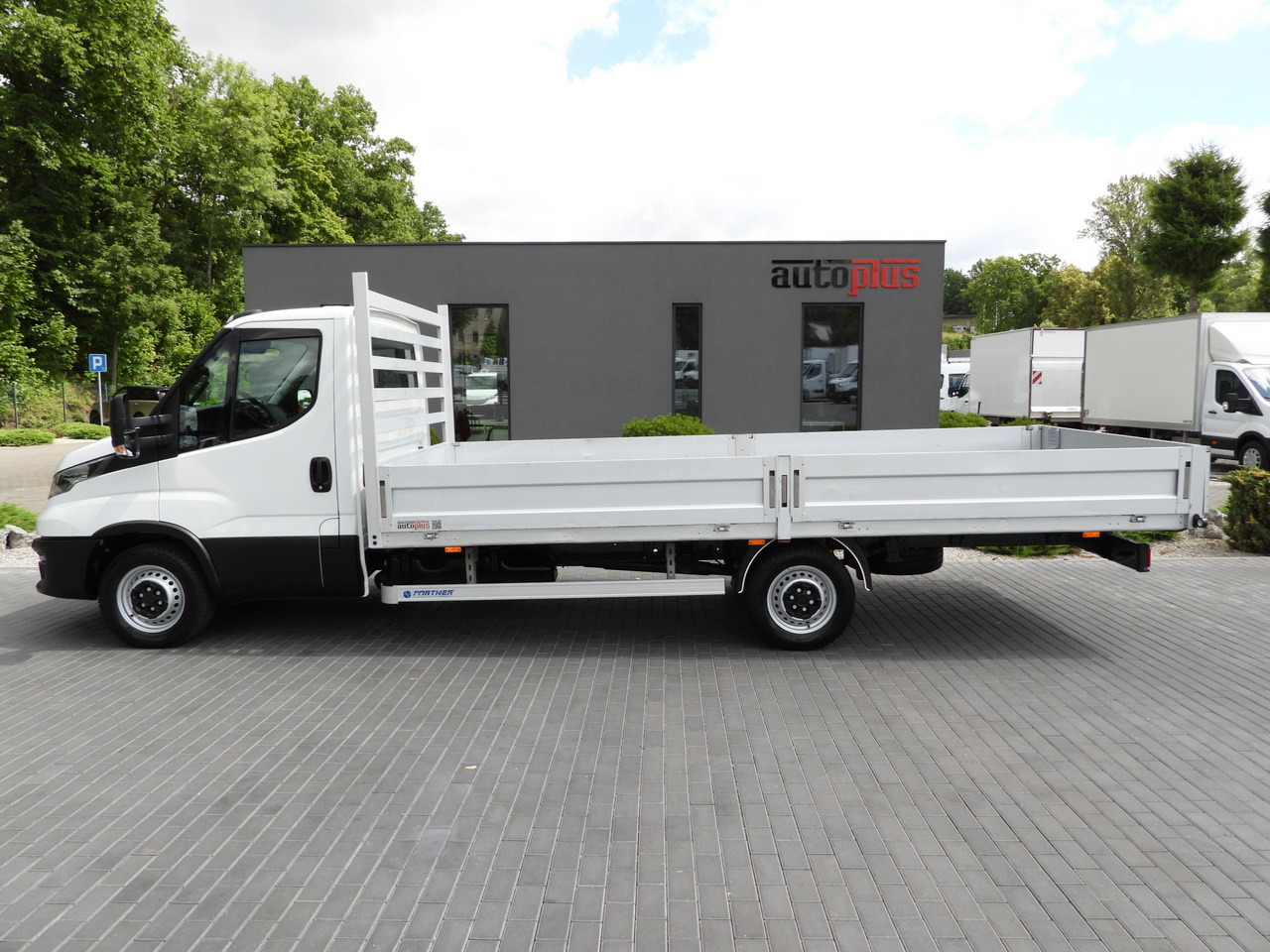 Xe tải nhỏ phẳng IVECO DAILY 35S16 STAKE BODY 10 PALLETS CRUISE CONTROL AIR CONDITIONING 160HP: hình 8 Xe tải nhỏ phẳng IVECO DAILY 35S16 STAKE BODY 10 PALLETS CRUISE CONTROL AIR CONDITIONING 160HP: hình 8