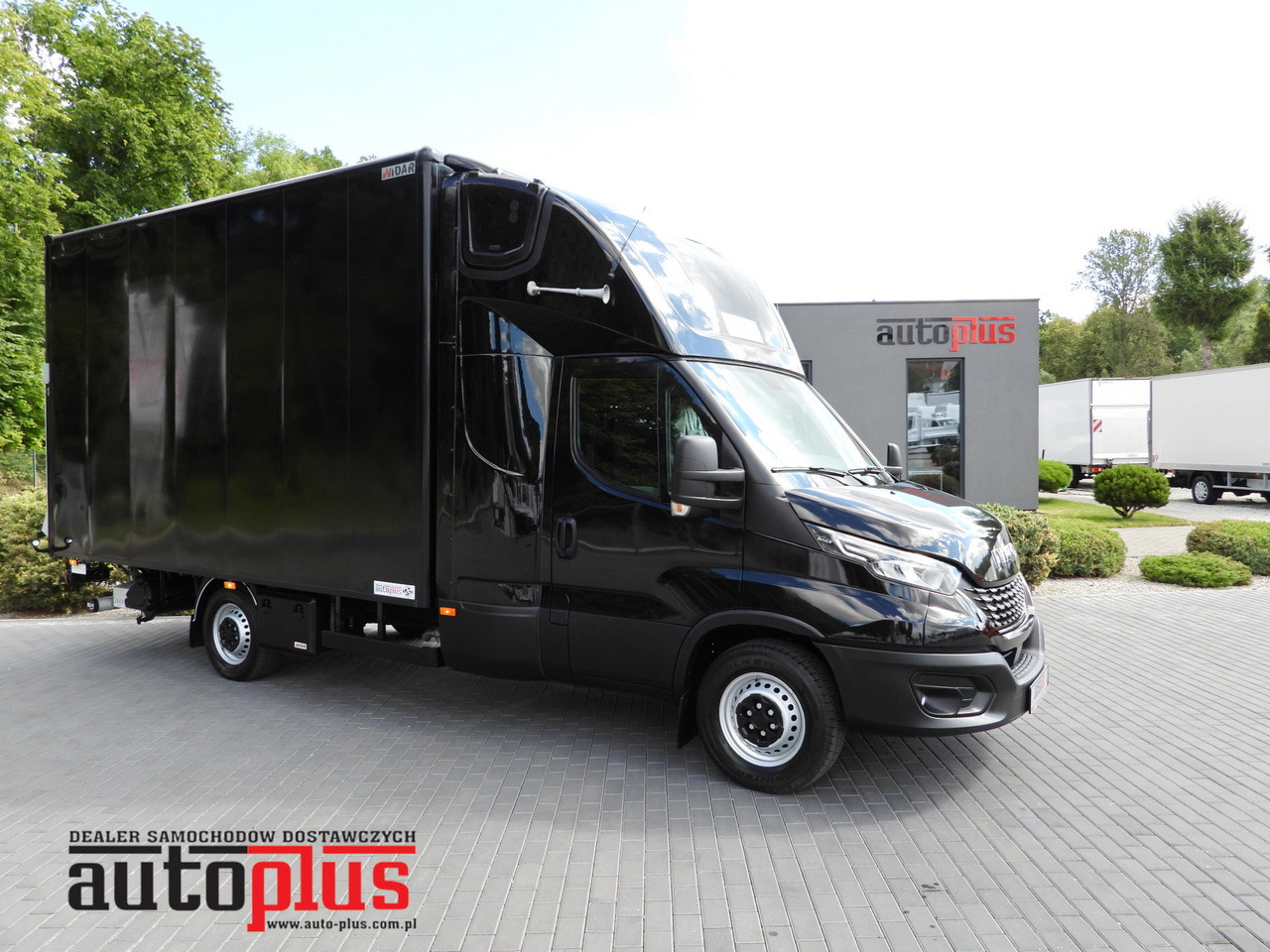 IVECO DAILY 35S18 BOX LIFT 8 PALLETS WEBASTO CRUISE CONTROL NAVIGATION LED LIGHTS PNEUMATICS AIR CONDITIONING 180HP - Xe tải nhỏ thùng kín: hình 1 IVECO DAILY 35S18 BOX LIFT 8 PALLETS WEBASTO CRUISE CONTROL NAVIGATION LED LIGHTS PNEUMATICS AIR CONDITIONING 180HP - Xe tải nhỏ thùng kín: hình 1