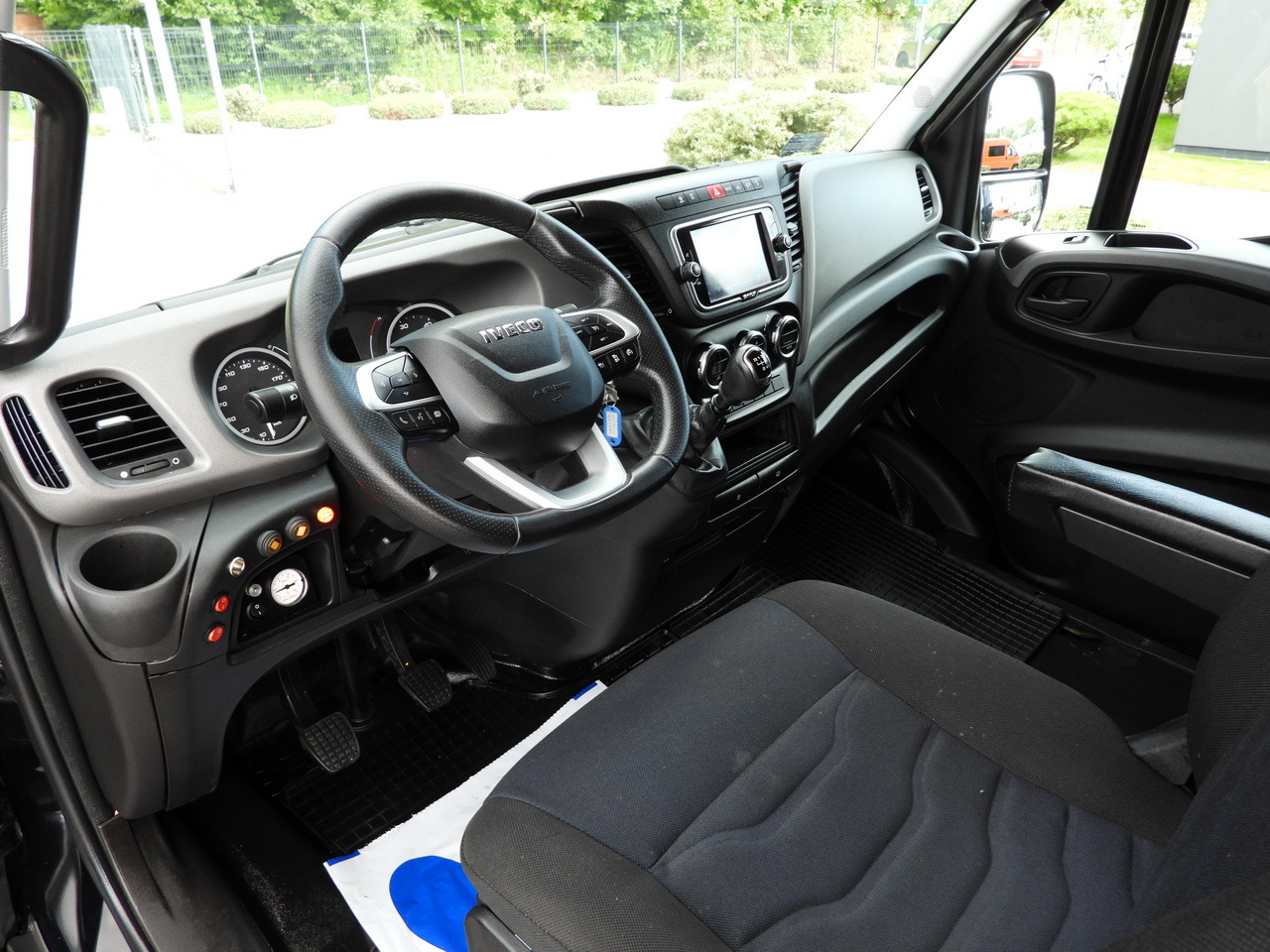 IVECO DAILY 35S18 BOX LIFT 8 PALLETS WEBASTO CRUISE CONTROL NAVIGATION LED LIGHTS PNEUMATICS AIR CONDITIONING 180HP - Xe tải nhỏ thùng kín: hình 2 IVECO DAILY 35S18 BOX LIFT 8 PALLETS WEBASTO CRUISE CONTROL NAVIGATION LED LIGHTS PNEUMATICS AIR CONDITIONING 180HP - Xe tải nhỏ thùng kín: hình 2