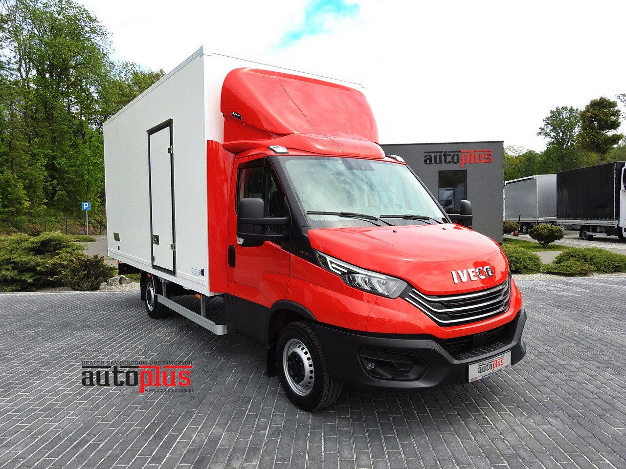 IVECO DAILY 35S18 NEW BOX 10 PALLETS CRUISE CONTROL NAVIGATION AIR CONDITIONING LED LIGHTS GUARANTEE 180HP - Xe tải nhỏ thùng kín: hình 1 IVECO DAILY 35S18 NEW BOX 10 PALLETS CRUISE CONTROL NAVIGATION AIR CONDITIONING LED LIGHTS GUARANTEE 180HP - Xe tải nhỏ thùng kín: hình 1