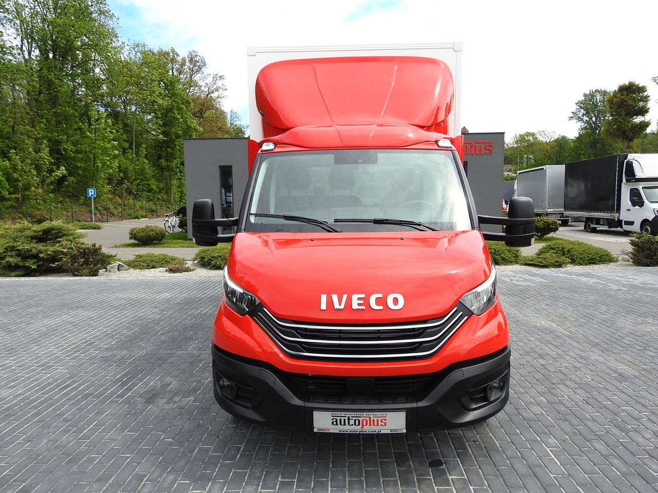 IVECO DAILY 35S18 NEW BOX 10 PALLETS CRUISE CONTROL NAVIGATION AIR CONDITIONING LED LIGHTS GUARANTEE 180HP - Xe tải nhỏ thùng kín: hình 5 IVECO DAILY 35S18 NEW BOX 10 PALLETS CRUISE CONTROL NAVIGATION AIR CONDITIONING LED LIGHTS GUARANTEE 180HP - Xe tải nhỏ thùng kín: hình 5