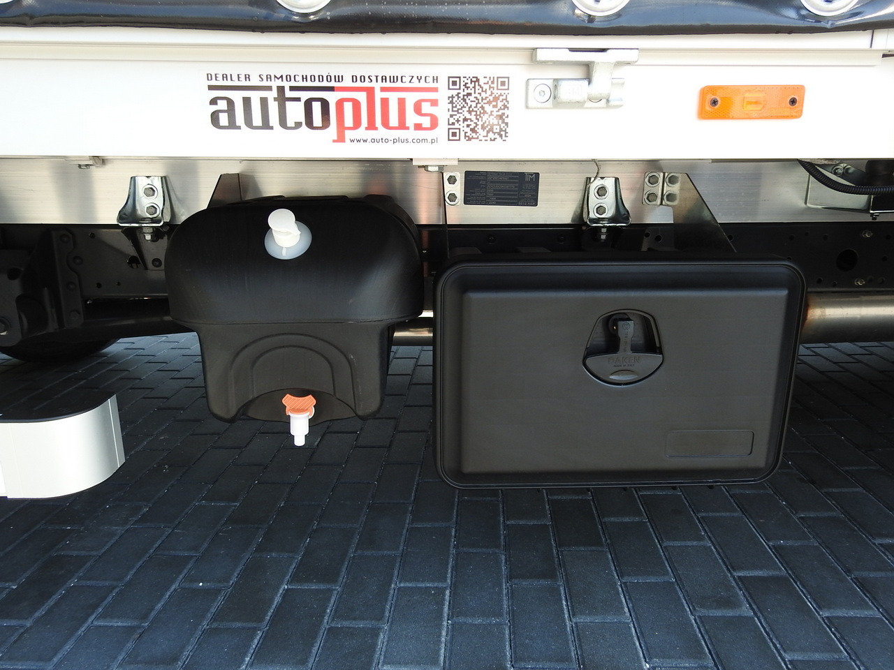 Xe van thùng mui bạt mới IVECO DAILY 35S18 NEW TARPAULIN 8 PALLETS CRUISE CONTROL NAVIGATION LED LIGHTS AUTOMATIC TRANSMISSION HI-MATIC MANUFACTURERS WARRANTY  180HP: hình 27