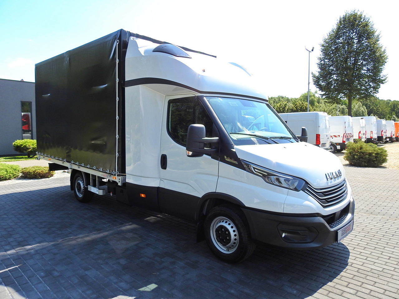 IVECO DAILY 35S18 NEW TARPAULIN 8 PALLETS CRUISE CONTROL NAVIGATION LED LIGHTS AUTOMATIC TRANSMISSION HI-MATIC MANUFACTURERS WARRANTY 180HP - Xe van thùng mui bạt: hình 4 IVECO DAILY 35S18 NEW TARPAULIN 8 PALLETS CRUISE CONTROL NAVIGATION LED LIGHTS AUTOMATIC TRANSMISSION HI-MATIC MANUFACTURERS WARRANTY 180HP - Xe van thùng mui bạt: hình 4