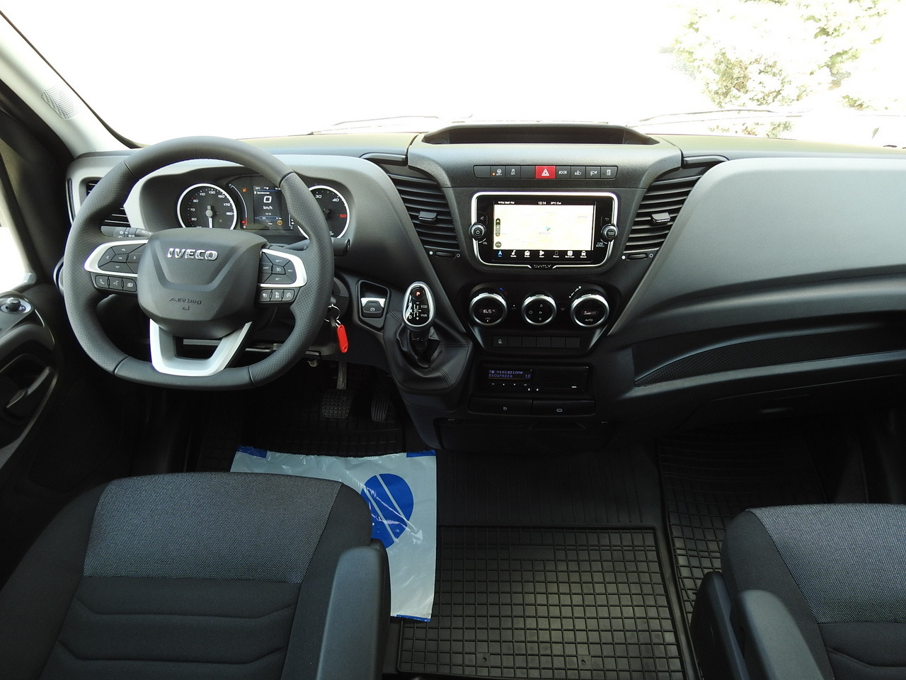 Xe van thùng mui bạt mới IVECO DAILY 35S18 NEW TARPAULIN 8 PALLETS CRUISE CONTROL NAVIGATION LED LIGHTS AUTOMATIC TRANSMISSION HI-MATIC MANUFACTURERS WARRANTY  180HP: hình 34