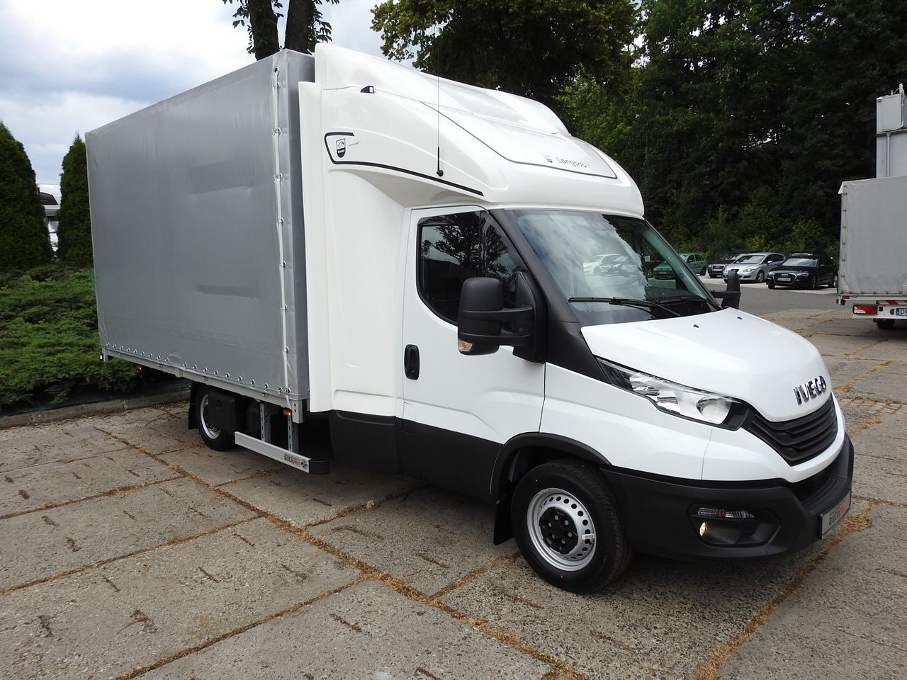 IVECO DAILY 35S18 NEW TARPAULIN WEBASTO CRUISE CONTROL AIR CONDITIONING 180HP - Xe van thùng mui bạt: hình 4 IVECO DAILY 35S18 NEW TARPAULIN WEBASTO CRUISE CONTROL AIR CONDITIONING 180HP - Xe van thùng mui bạt: hình 4