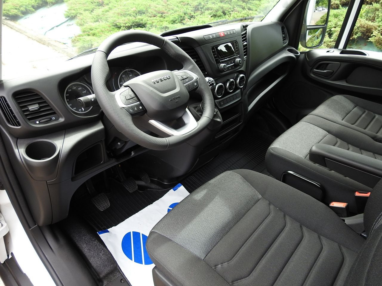 IVECO DAILY 35S18 NEW TARPAULIN WEBASTO CRUISE CONTROL AIR CONDITIONING 180HP - Xe van thùng mui bạt: hình 2 IVECO DAILY 35S18 NEW TARPAULIN WEBASTO CRUISE CONTROL AIR CONDITIONING 180HP - Xe van thùng mui bạt: hình 2