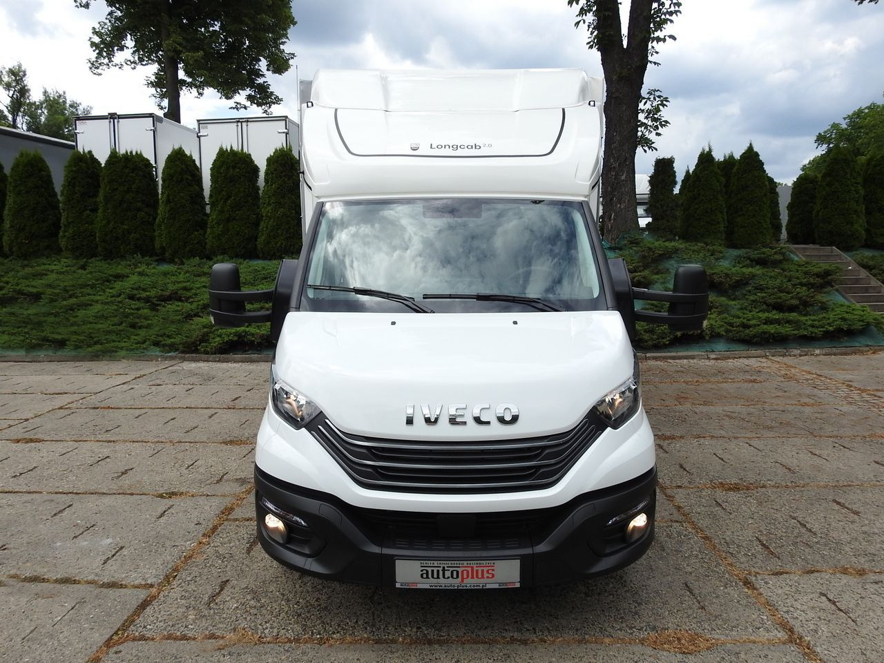 IVECO DAILY 35S18 NEW TARPAULIN WEBASTO CRUISE CONTROL AIR CONDITIONING 180HP - Xe van thùng mui bạt: hình 5 IVECO DAILY 35S18 NEW TARPAULIN WEBASTO CRUISE CONTROL AIR CONDITIONING 180HP - Xe van thùng mui bạt: hình 5