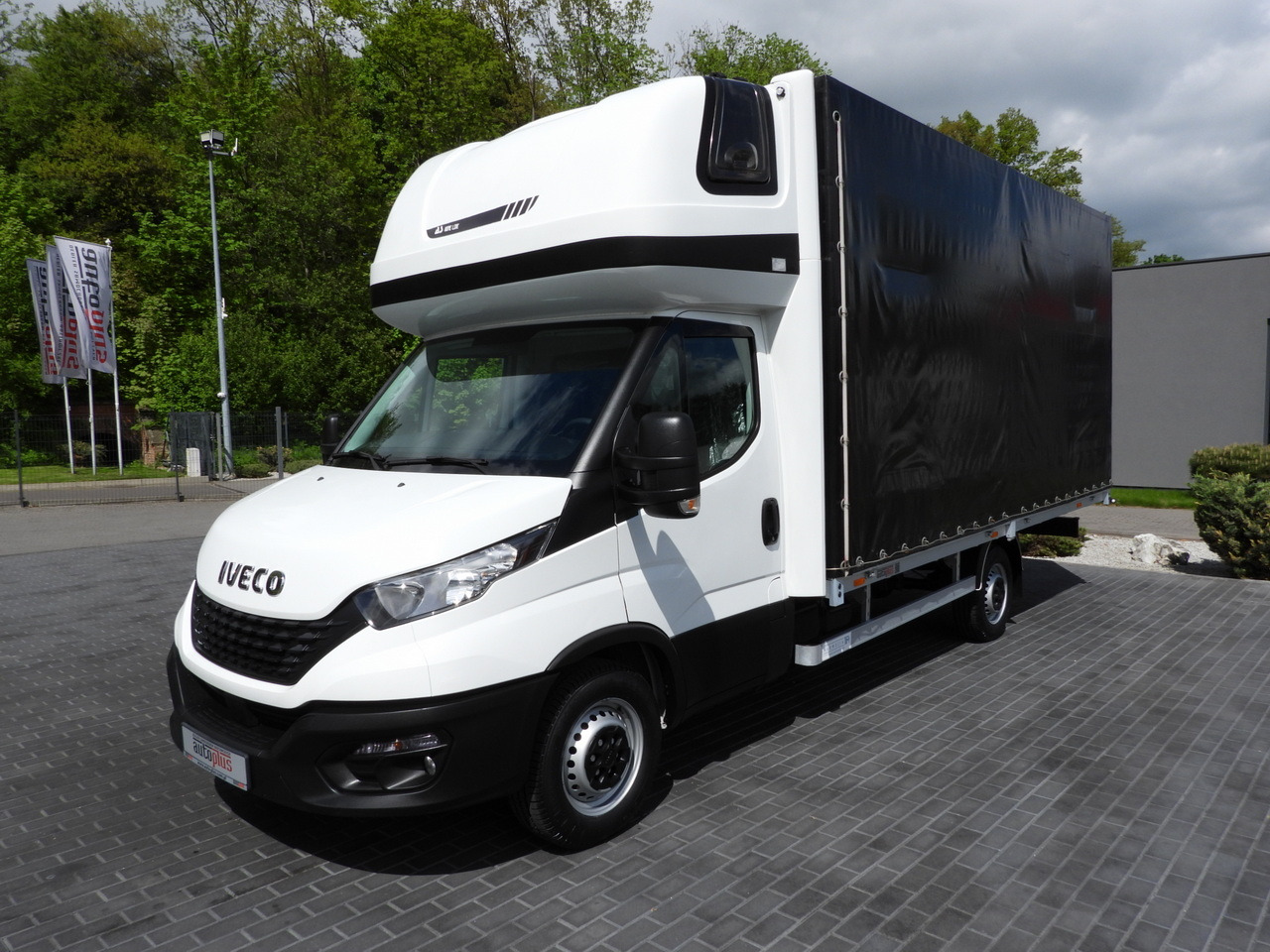 Xe van thùng mui bạt IVECO DAILY  35S18 TARPAULIN 10 PALLETS WEBASTO CRUISE CONTROL AIR CONDITIONING  180HP: hình 6