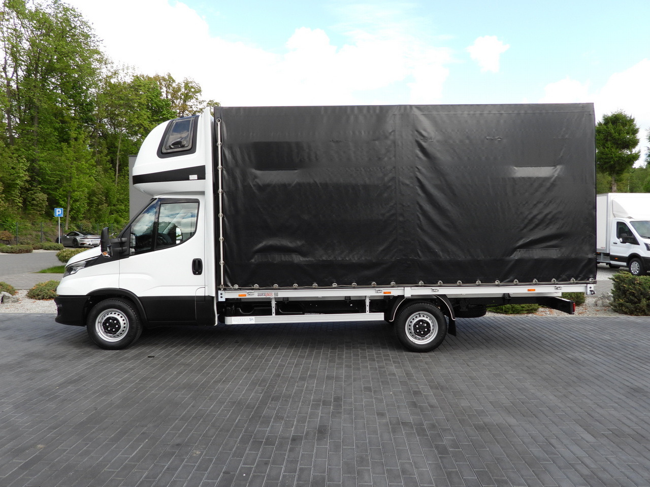 Xe van thùng mui bạt IVECO DAILY  35S18 TARPAULIN 10 PALLETS WEBASTO CRUISE CONTROL AIR CONDITIONING  180HP: hình 9