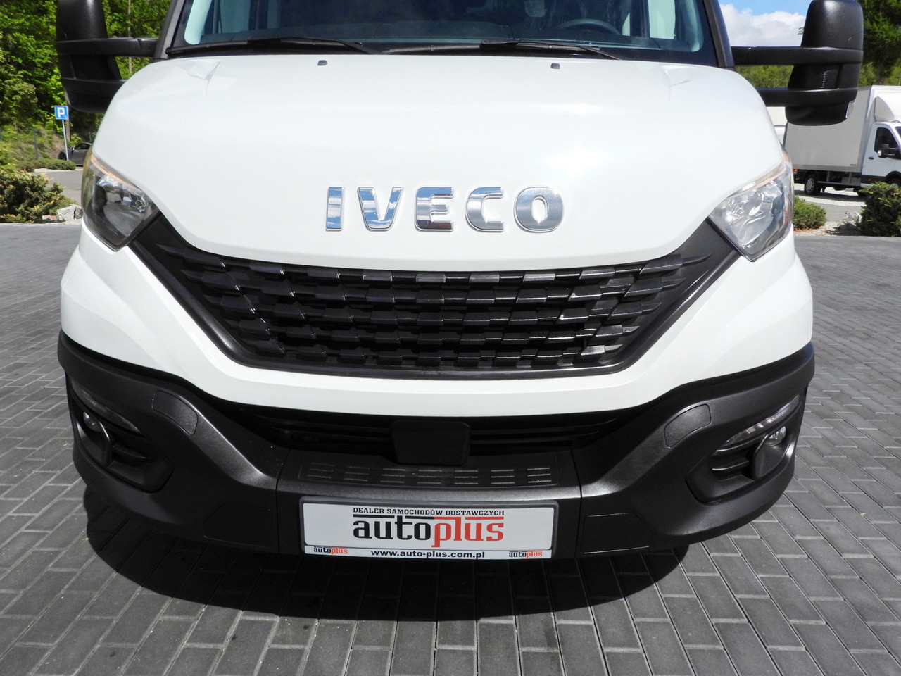 Xe van thùng mui bạt IVECO DAILY  35S18 TARPAULIN 10 PALLETS WEBASTO CRUISE CONTROL AIR CONDITIONING  180HP: hình 14