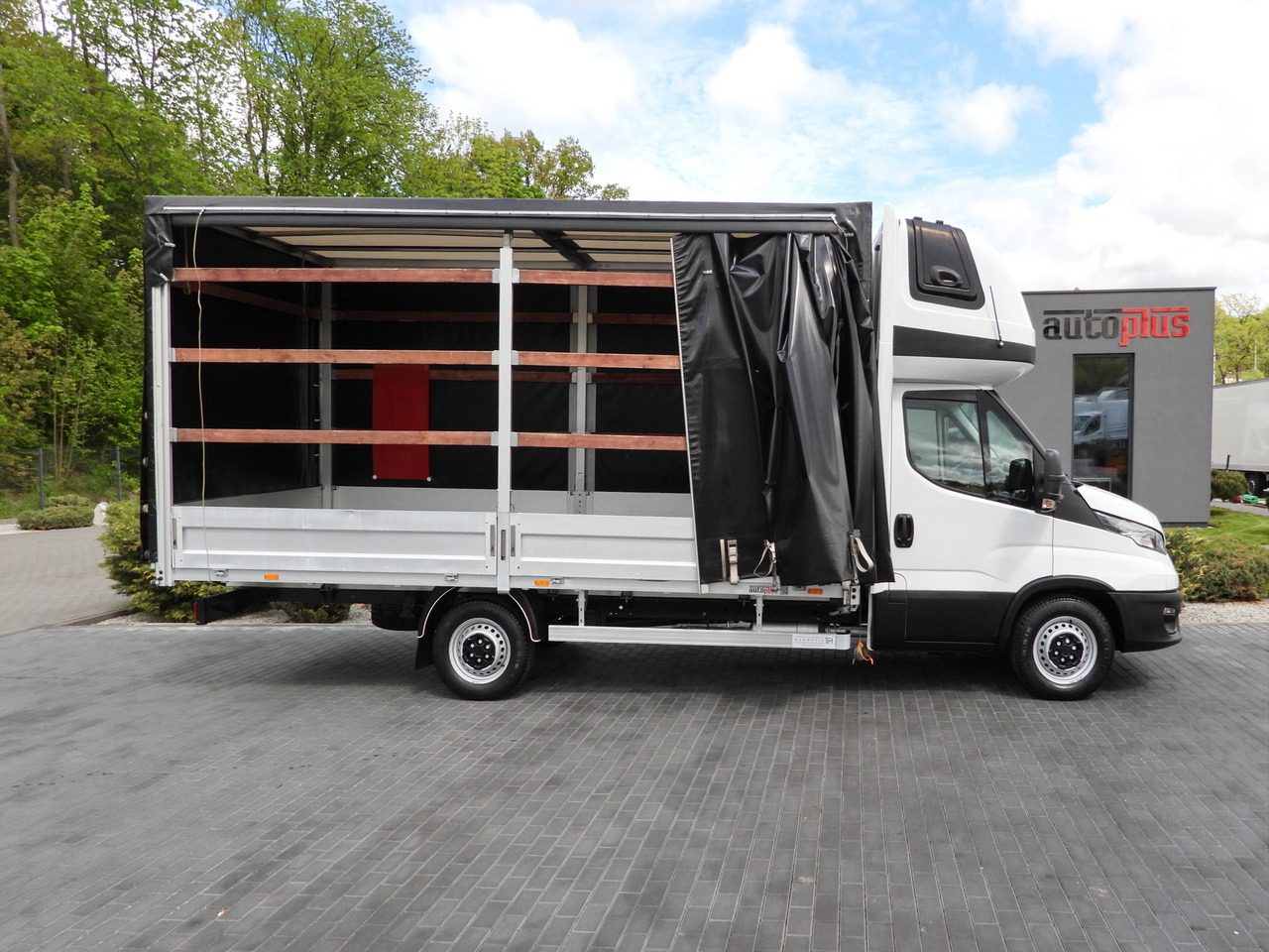 Xe van thùng mui bạt IVECO DAILY  35S18 TARPAULIN 10 PALLETS WEBASTO CRUISE CONTROL AIR CONDITIONING  180HP: hình 8