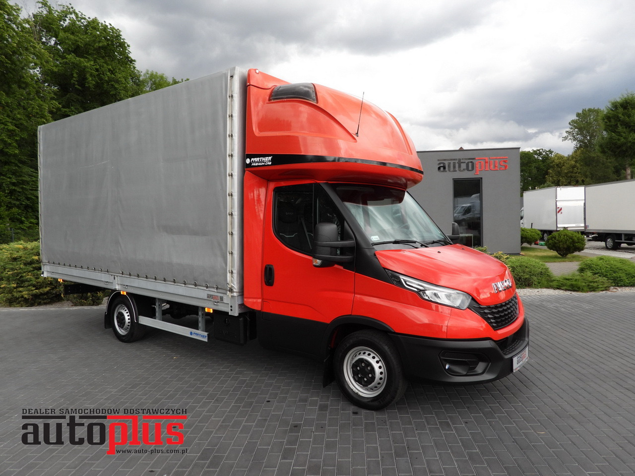 IVECO DAILY 35S18 TARPAULIN 10 PALLETS WEBASTO CRUISE CONTROL LED LIGHTS AIR CONDITIONING 180HP - Xe van thùng mui bạt: hình 1 IVECO DAILY 35S18 TARPAULIN 10 PALLETS WEBASTO CRUISE CONTROL LED LIGHTS AIR CONDITIONING 180HP - Xe van thùng mui bạt: hình 1